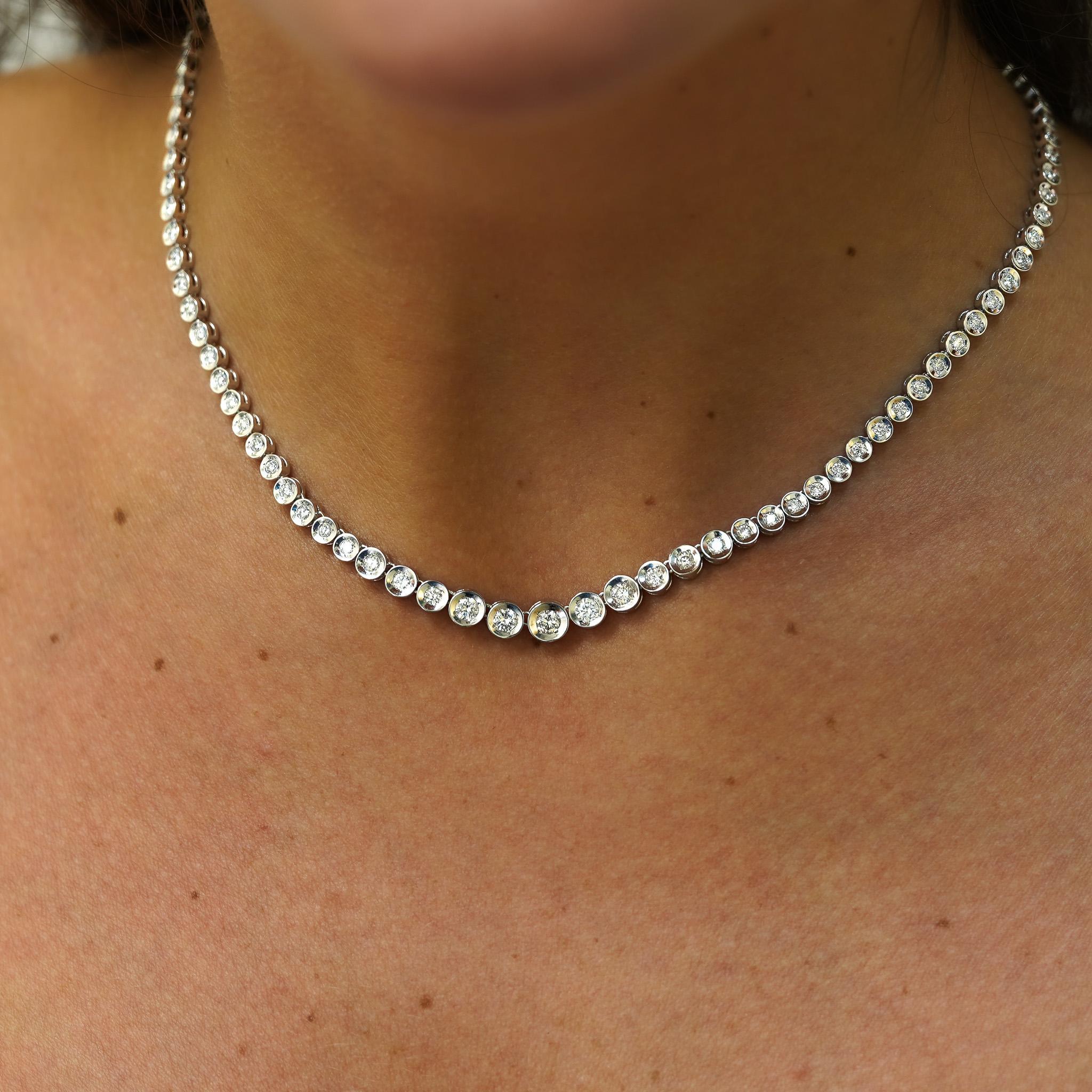 3 Carat Graduated Thick Bezel Diamond Platinum Tennis Necklace Excellent état - En vente à Miami, FL