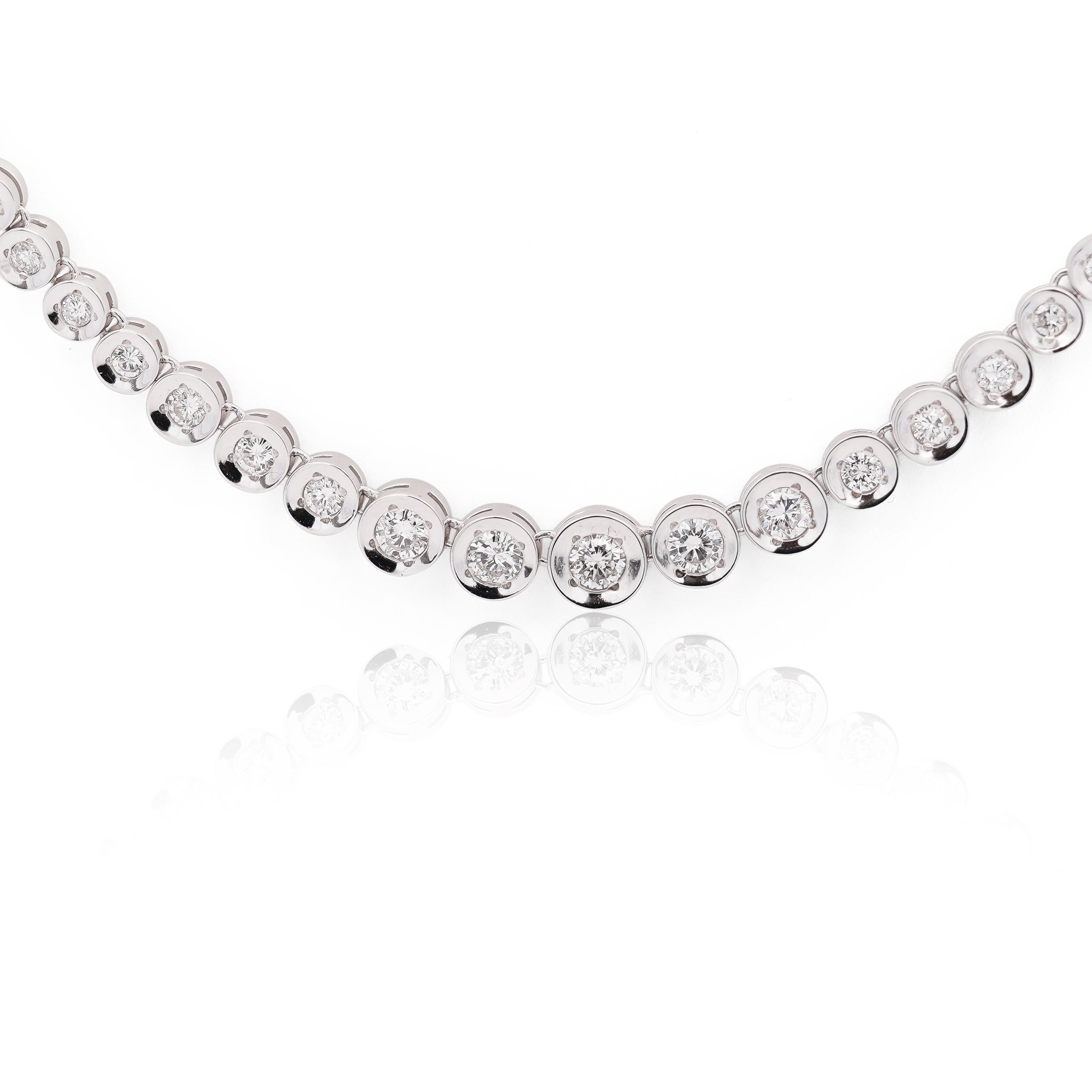 3 Carat Graduated Thick Bezel Diamond Platinum Tennis Necklace Pour femmes en vente