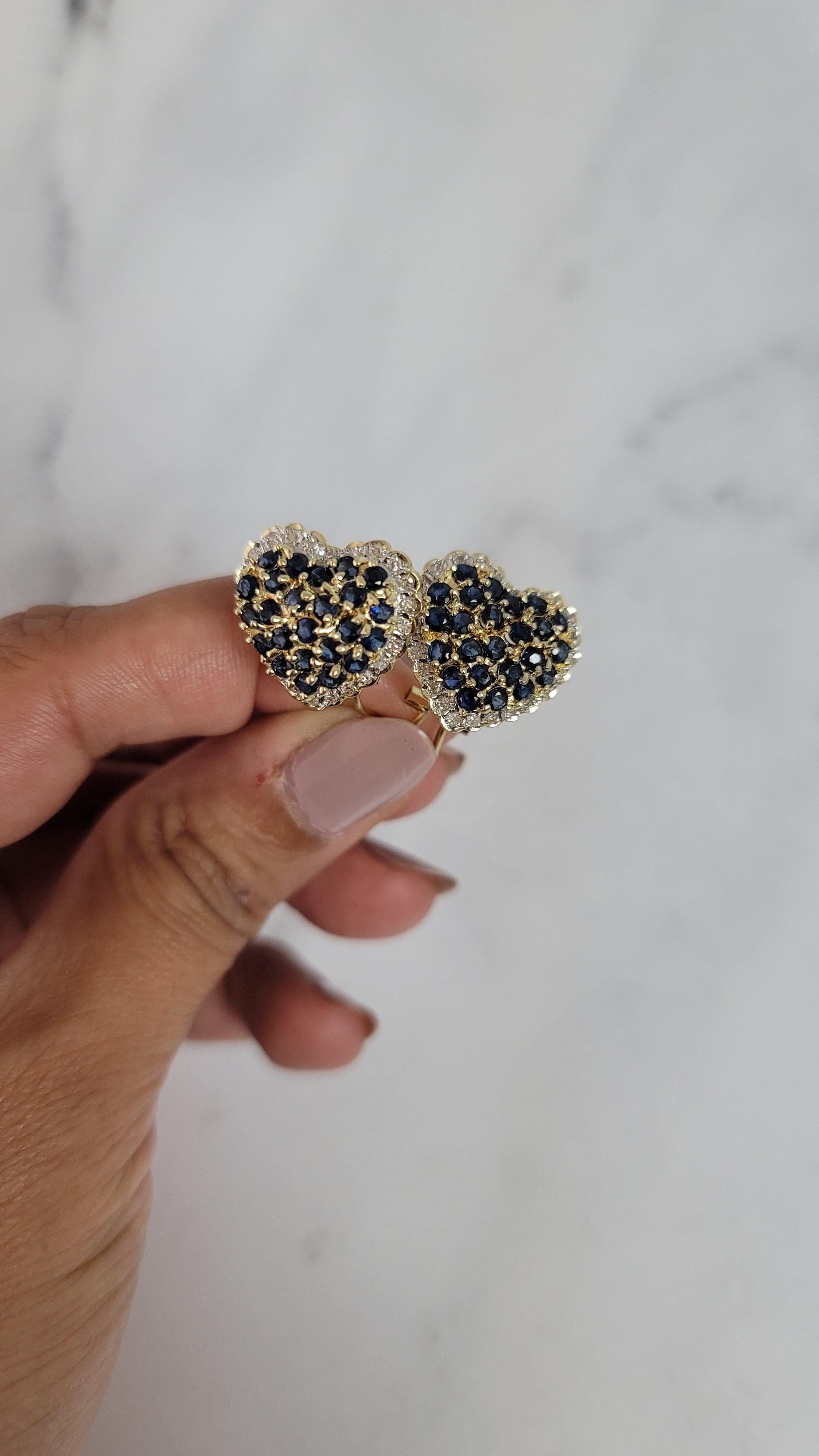 Orecchini con zaffiro e diamante a forma di cuore da 3 carati In condizioni Nuovo in vendita a Sugar Land, TX