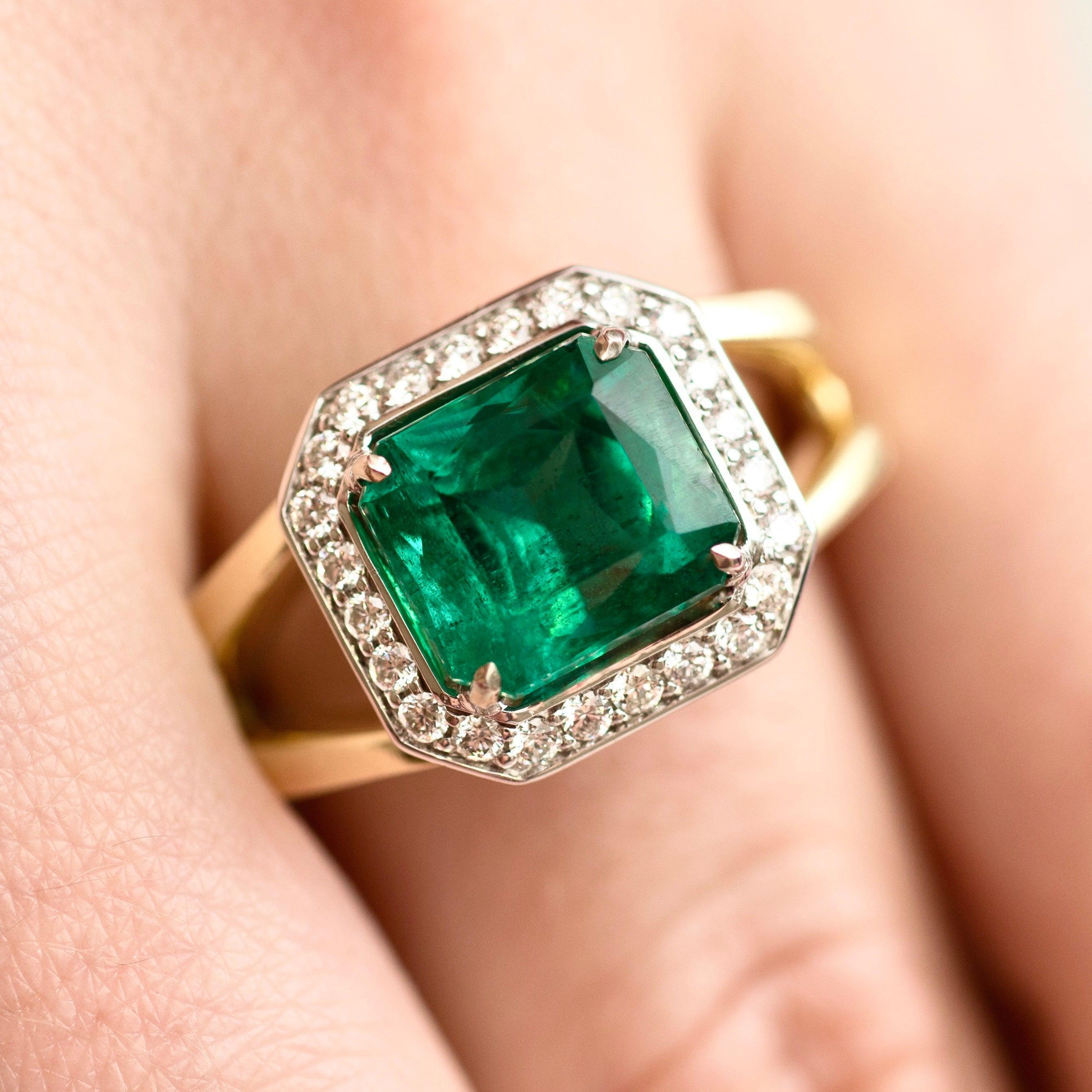 For Sale:  3 Carat Intense Green Natural Emerald Diamonds 18 Karat Yellow White Gold Ring 2