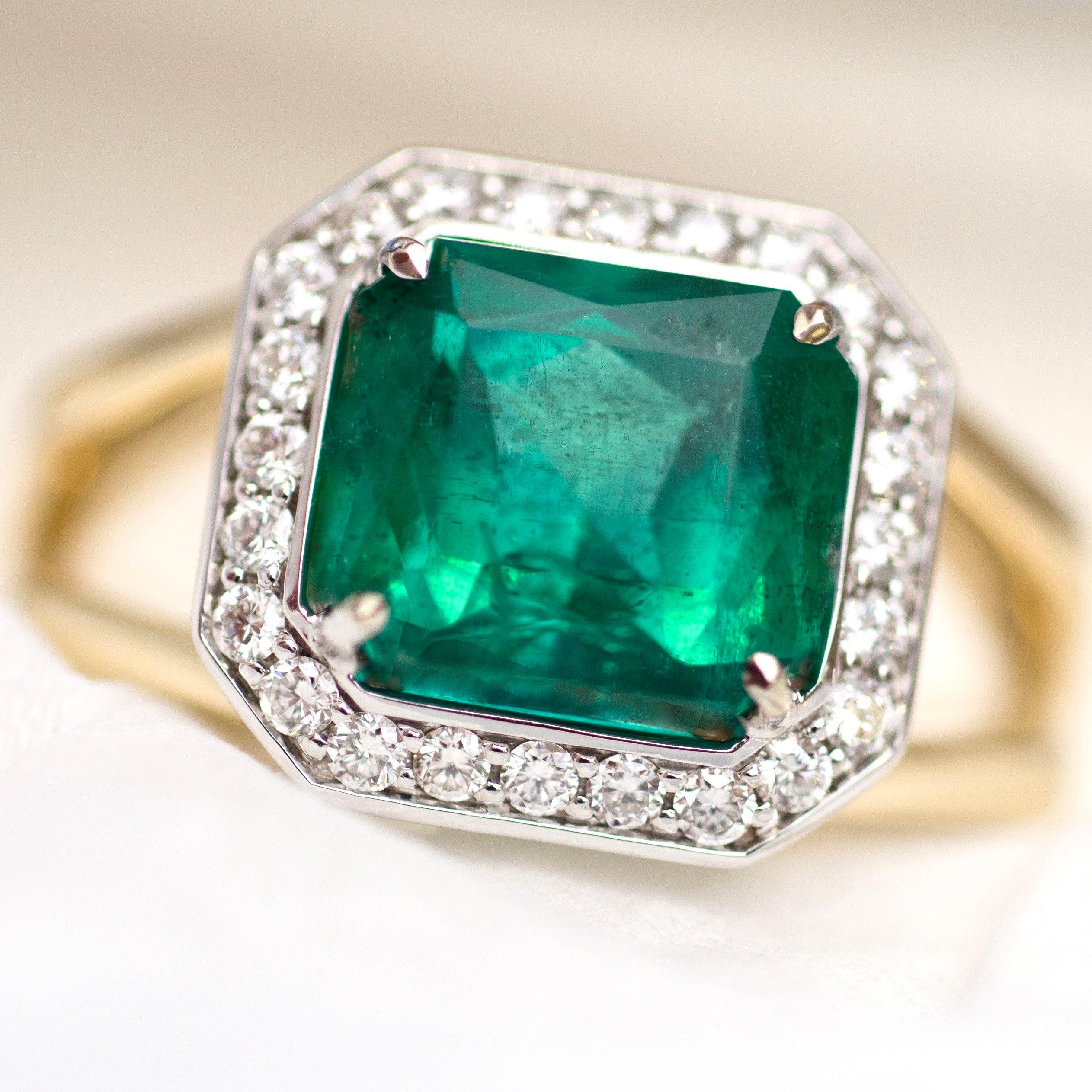 For Sale:  3 Carat Intense Green Natural Emerald Diamonds 18 Karat Yellow White Gold Ring 4