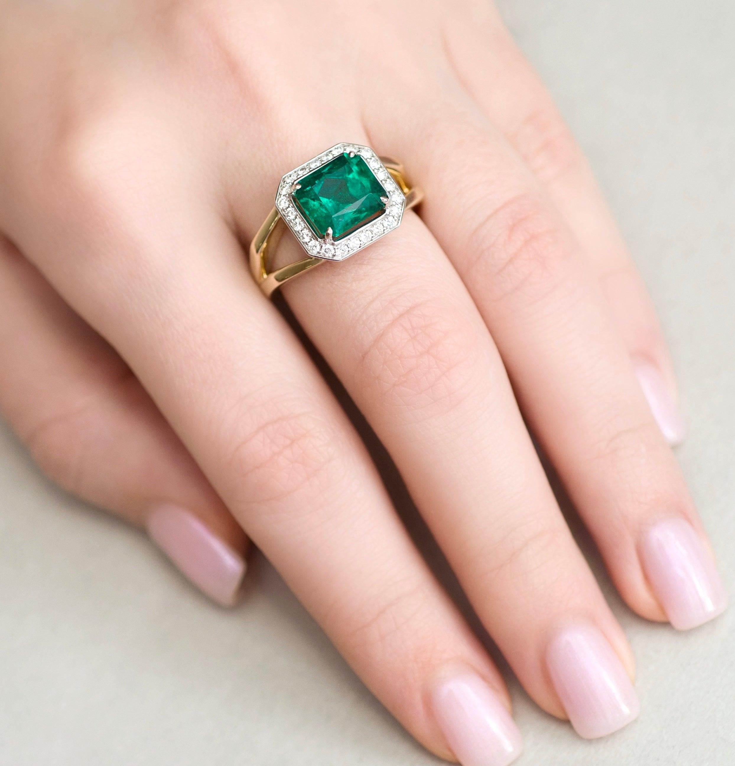 For Sale:  3 Carat Intense Green Natural Emerald Diamonds 18 Karat Yellow White Gold Ring 7