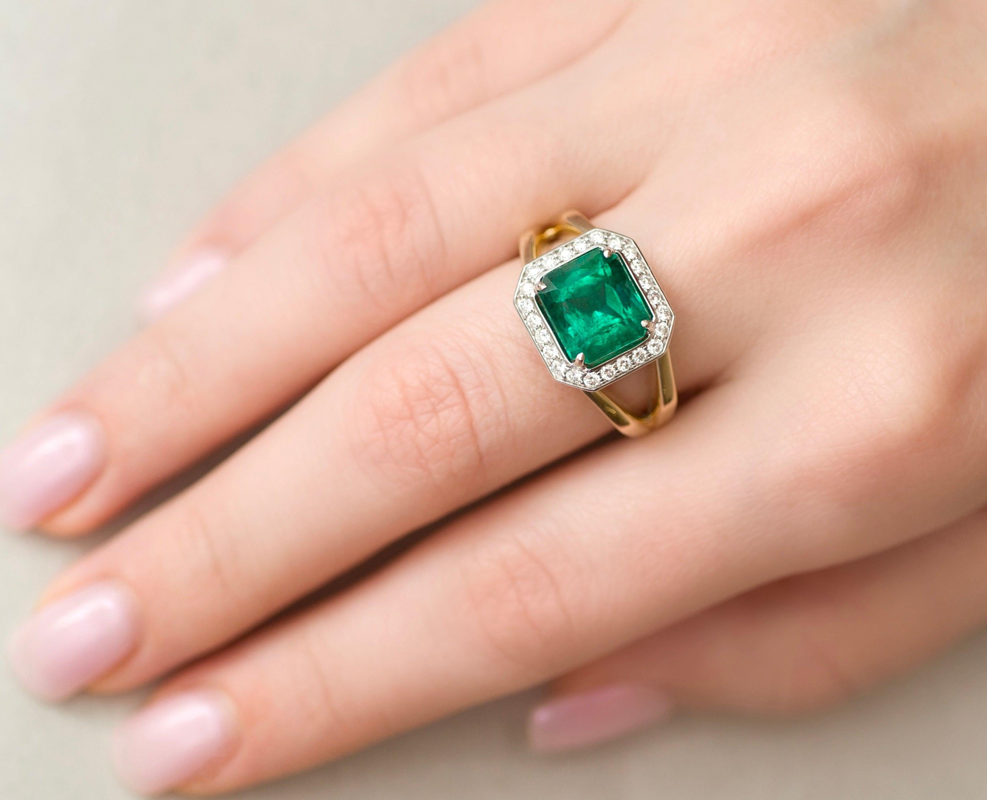 For Sale:  3 Carat Intense Green Natural Emerald Diamonds 18 Karat Yellow White Gold Ring 8