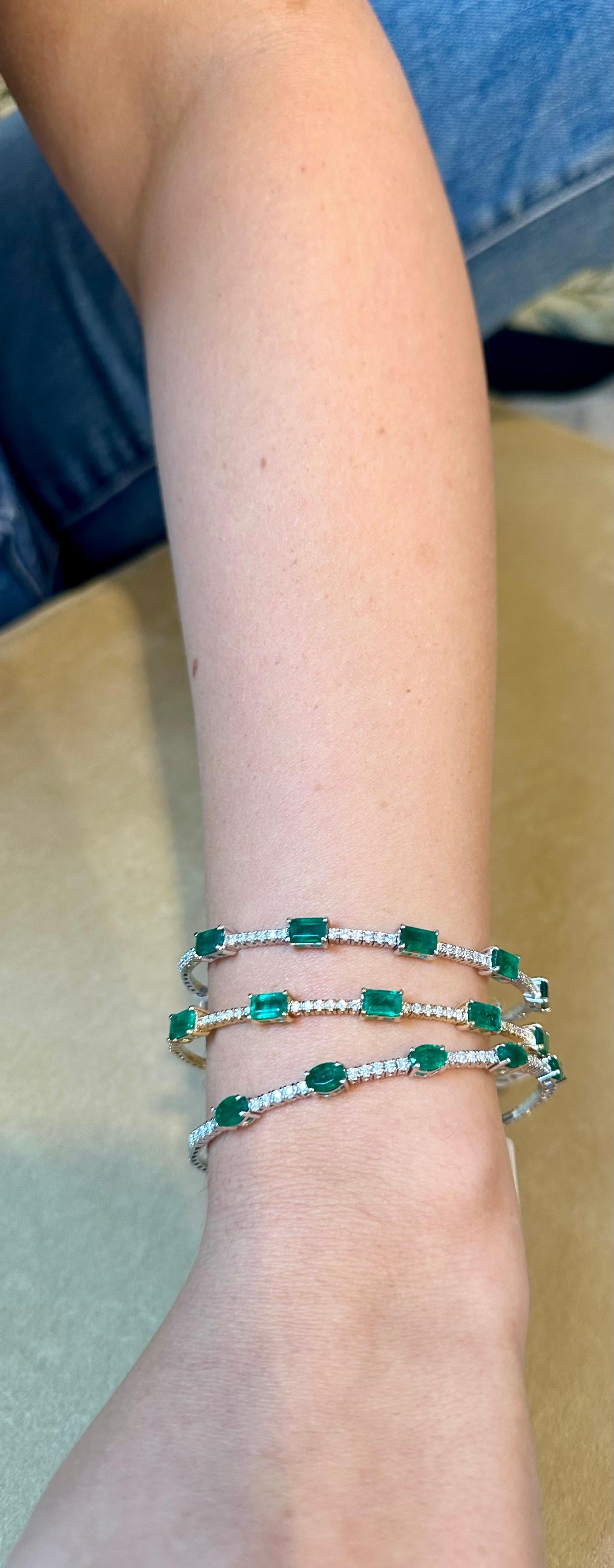 3 Carat Natural Brazilian Emerald & Diamond Bangle Bracelet 14 Karat White Gold For Sale 6