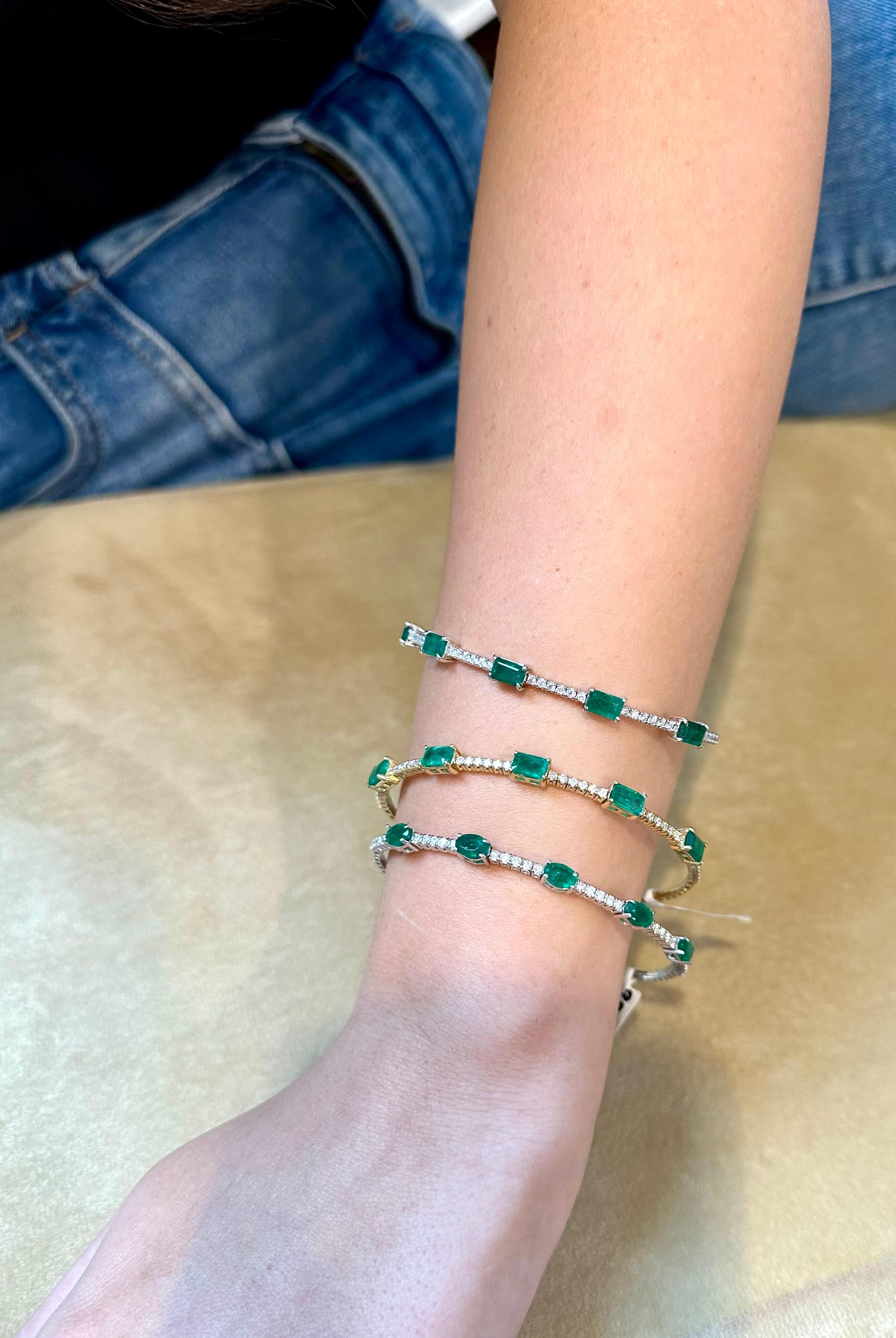 3 Carat Natural Brazilian Emerald & Diamond Bangle Bracelet 14 Karat White Gold For Sale 8