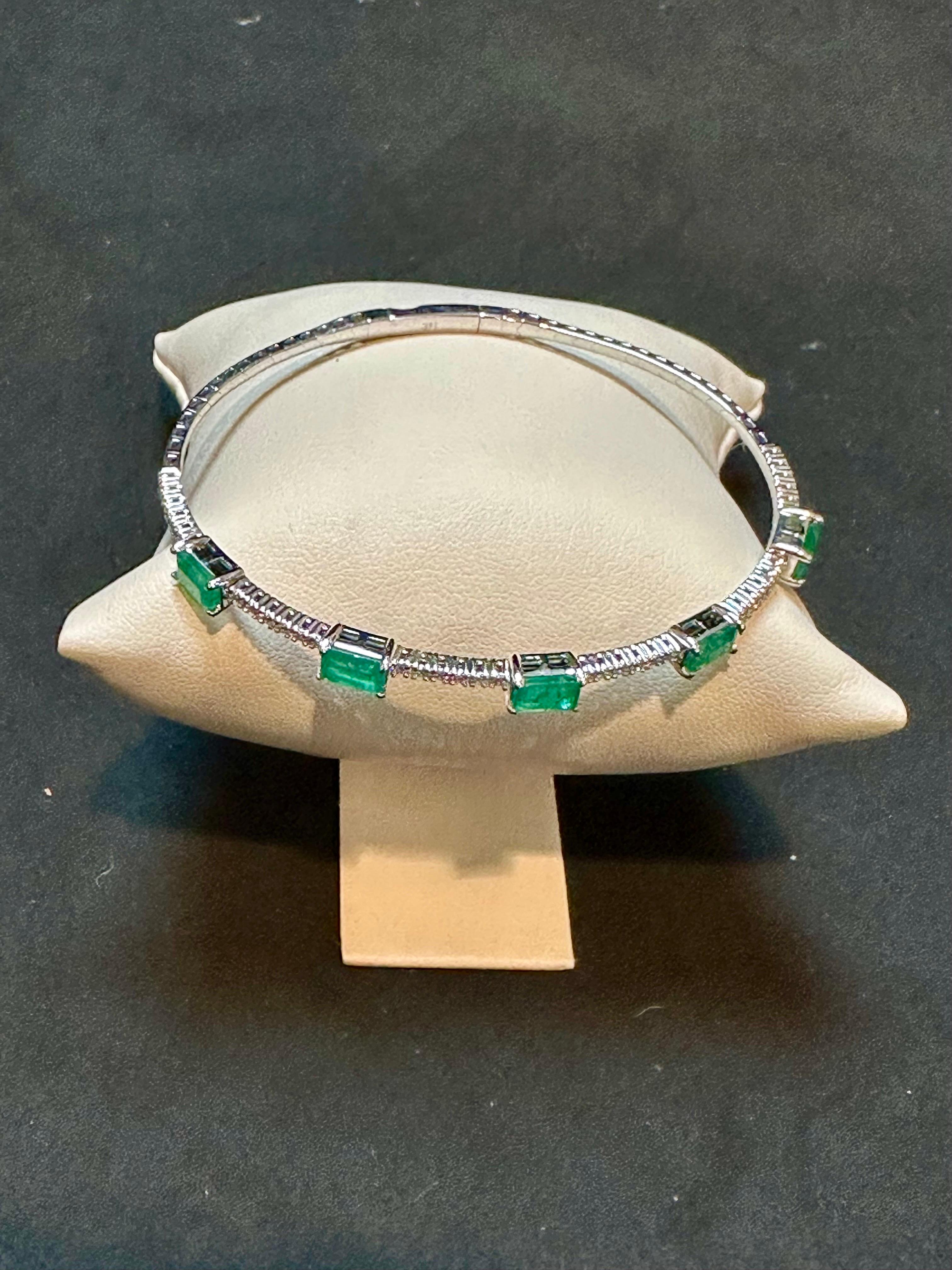 3 Carat Natural Brazilian Emerald & Diamond Bangle Bracelet 14 Karat White Gold In Excellent Condition For Sale In New York, NY