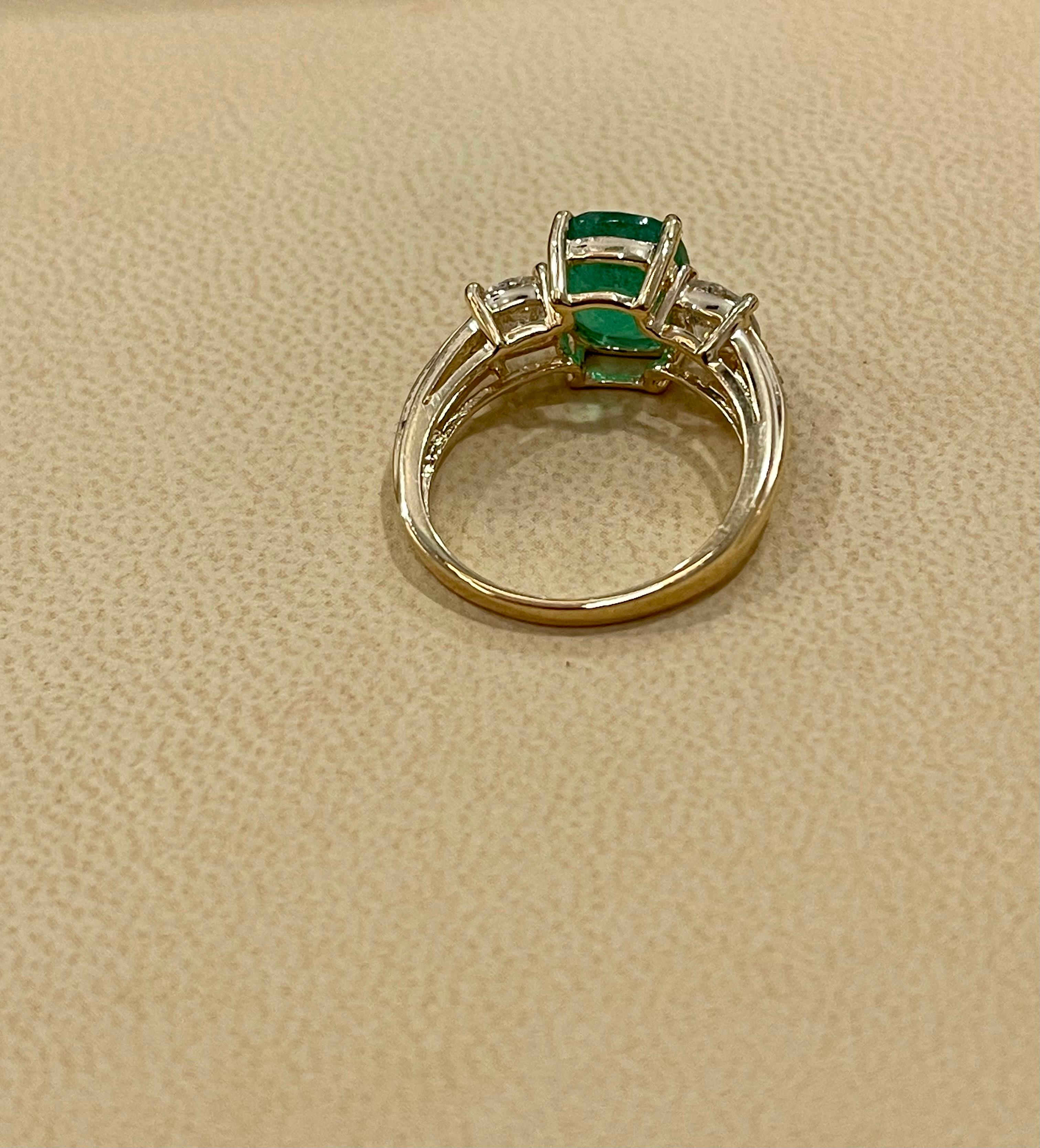 3 Carat Natural Cushion Cut Emerald & 2 Solitaire Diamond Ring 14 Kt Yellow Gold For Sale 8