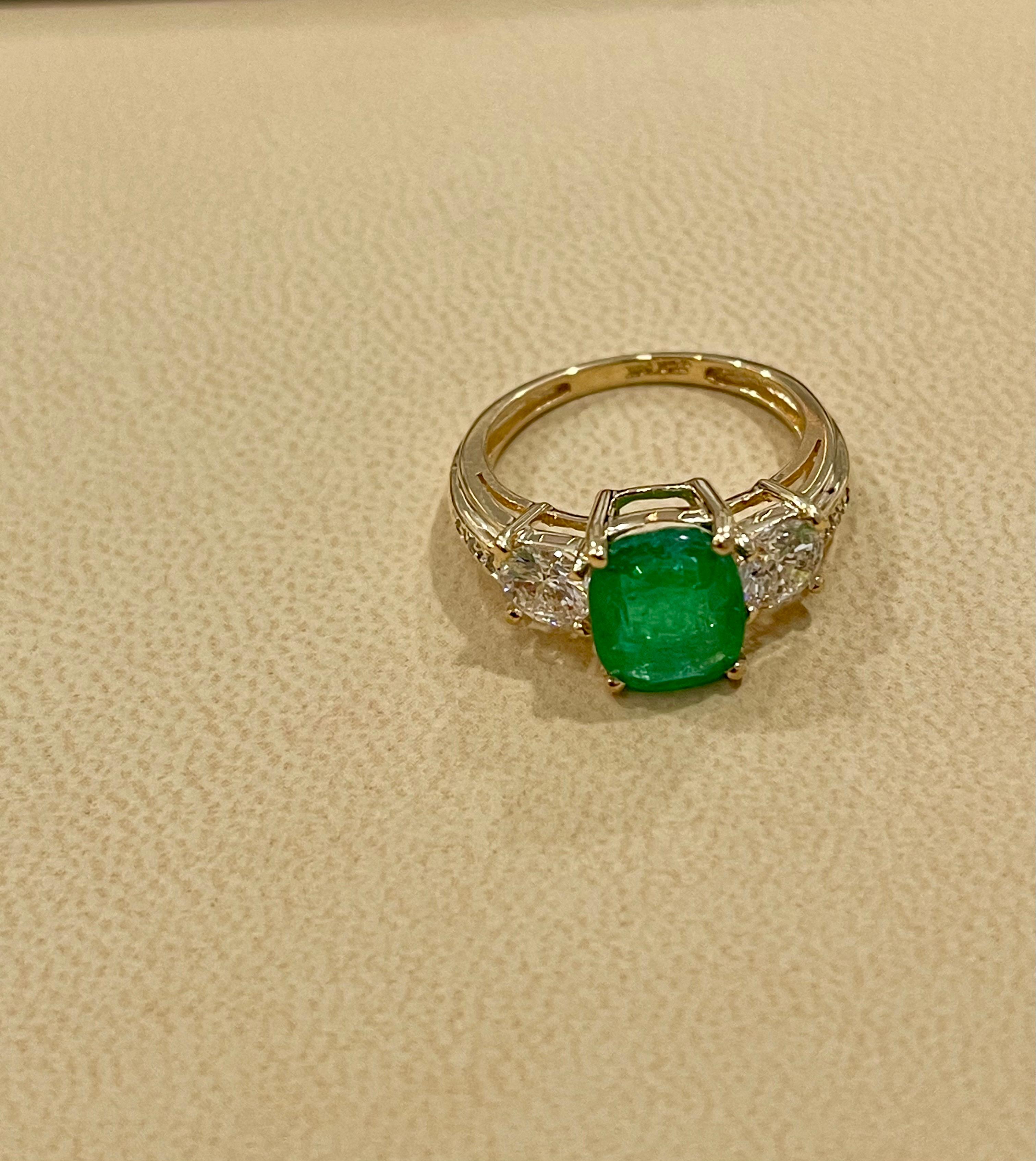3 Carat Natural Cushion Cut Emerald & 2 Solitaire Diamond Ring 14 Kt Yellow Gold For Sale 9
