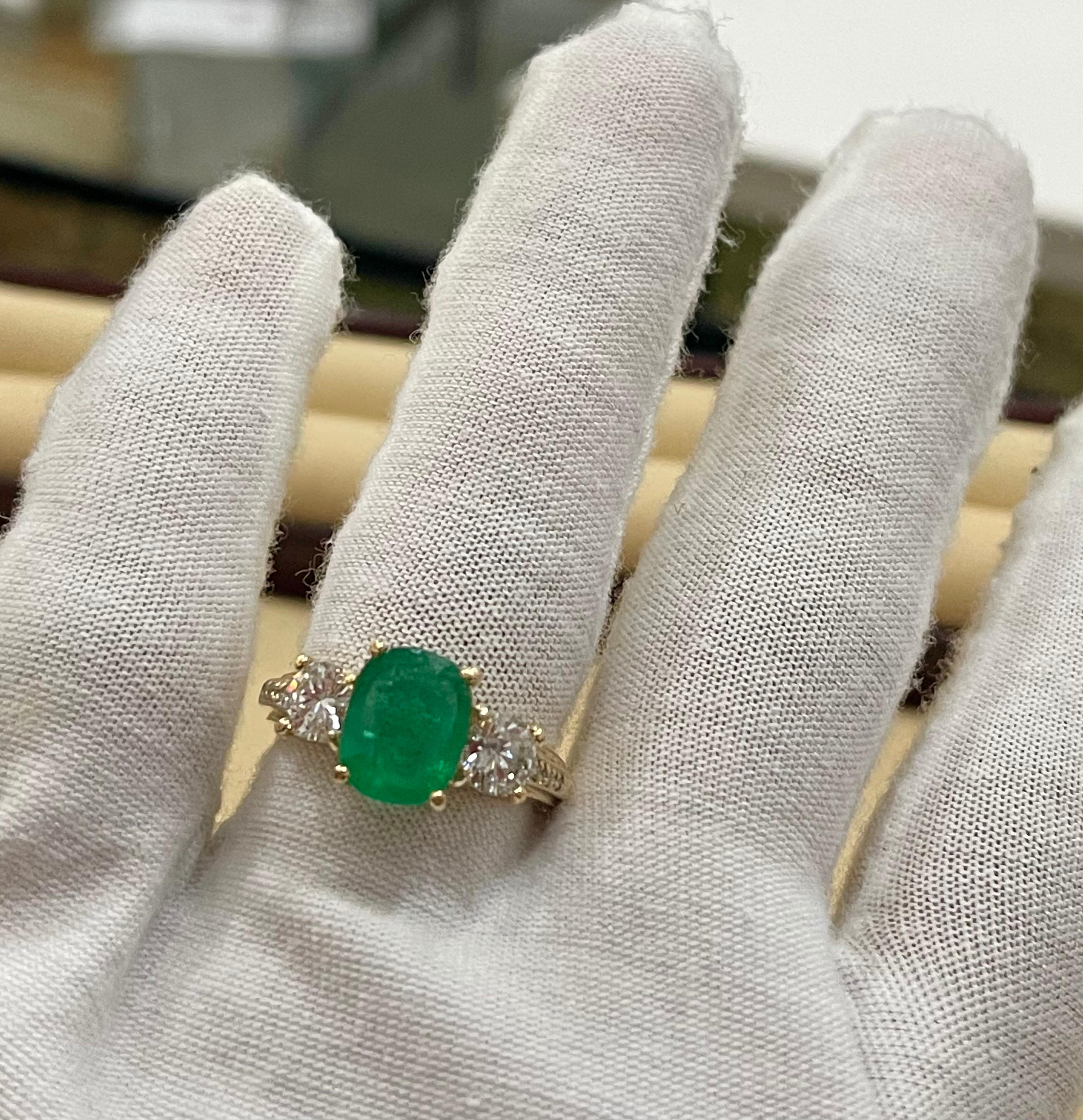 3 Carat Natural Cushion Cut Emerald & 2 Solitaire Diamond Ring 14 Kt Yellow Gold For Sale 10