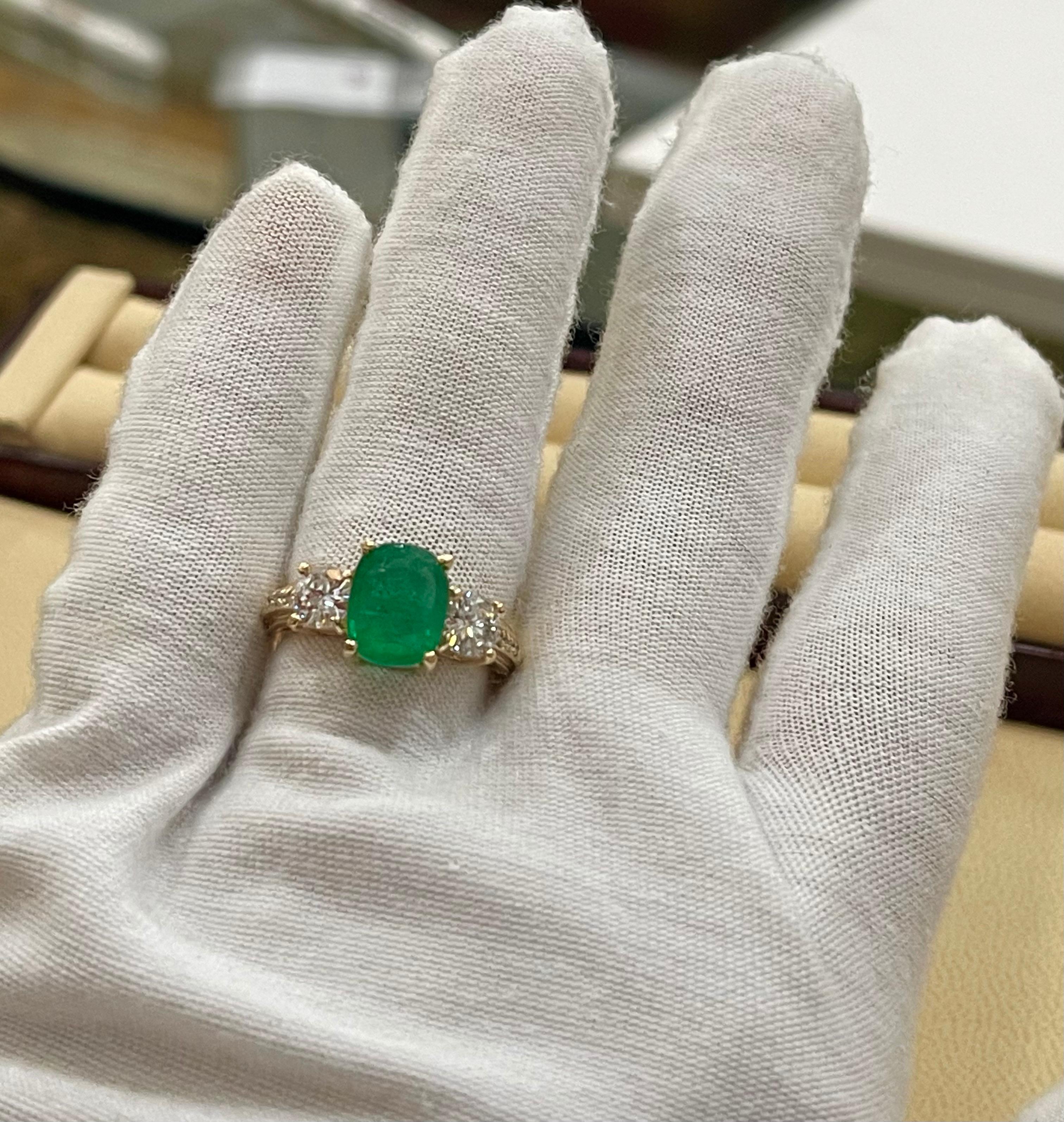 3 Carat Natural Cushion Cut Emerald & 2 Solitaire Diamond Ring 14 Kt Yellow Gold For Sale 11