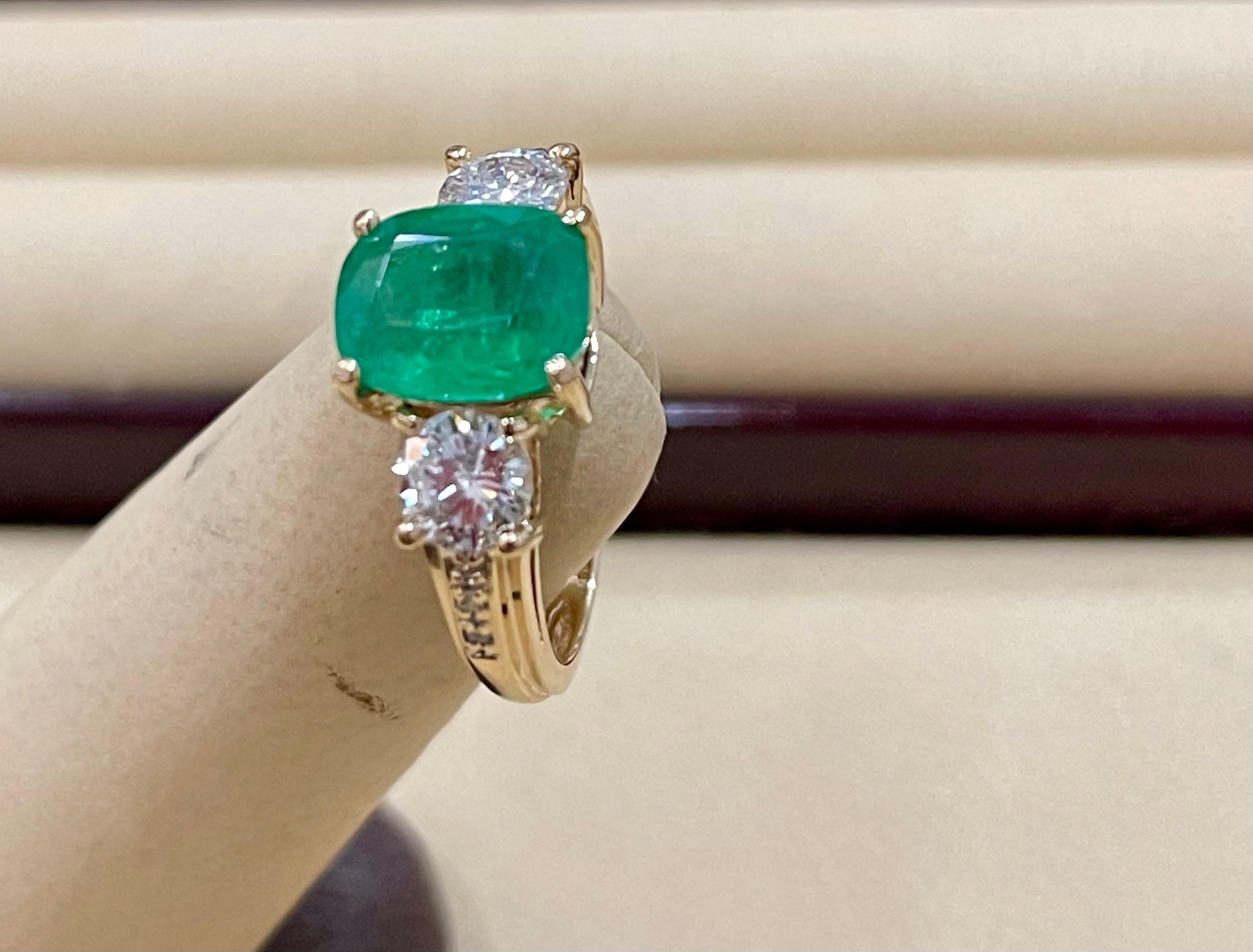 3 Carat Natural Cushion Cut Emerald & 2 Solitaire Diamond Ring 14 Kt Yellow Gold In Excellent Condition For Sale In New York, NY