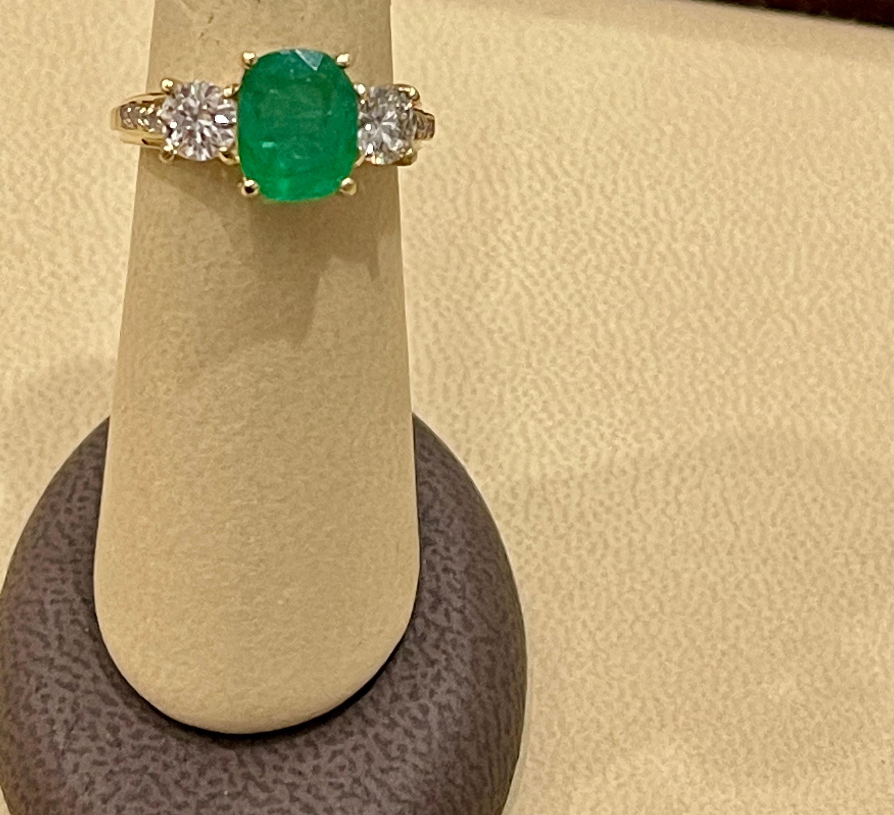 3 Carat Natural Cushion Cut Emerald & 2 Solitaire Diamond Ring 14 Kt Yellow Gold For Sale 2