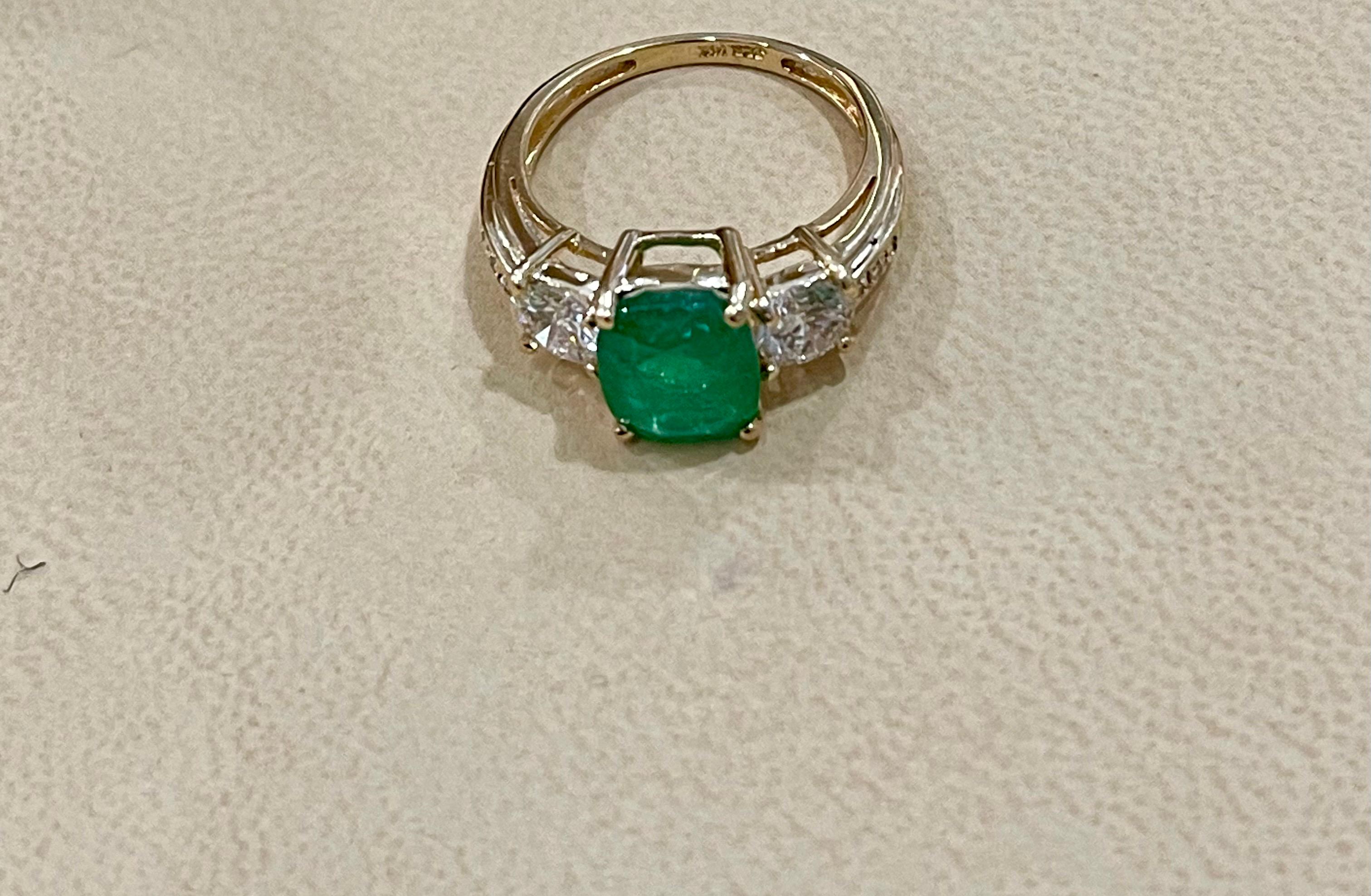 3 Carat Natural Cushion Cut Emerald & 2 Solitaire Diamond Ring 14 Kt Yellow Gold For Sale 5