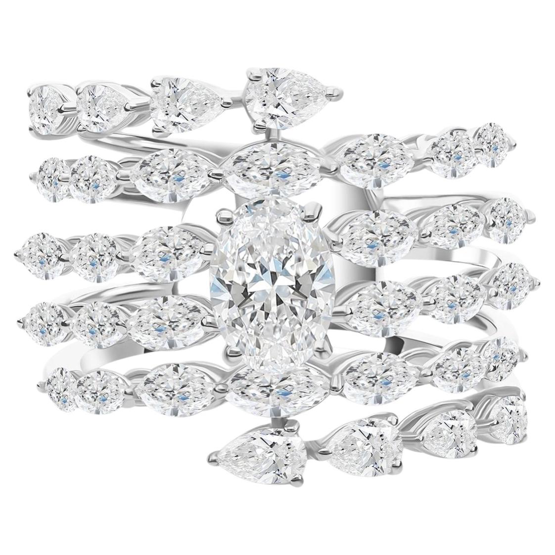 Bague imposante en or blanc 18 carats, sertie d'un diamant naturel de 3 carats, au design à plusieurs rangées