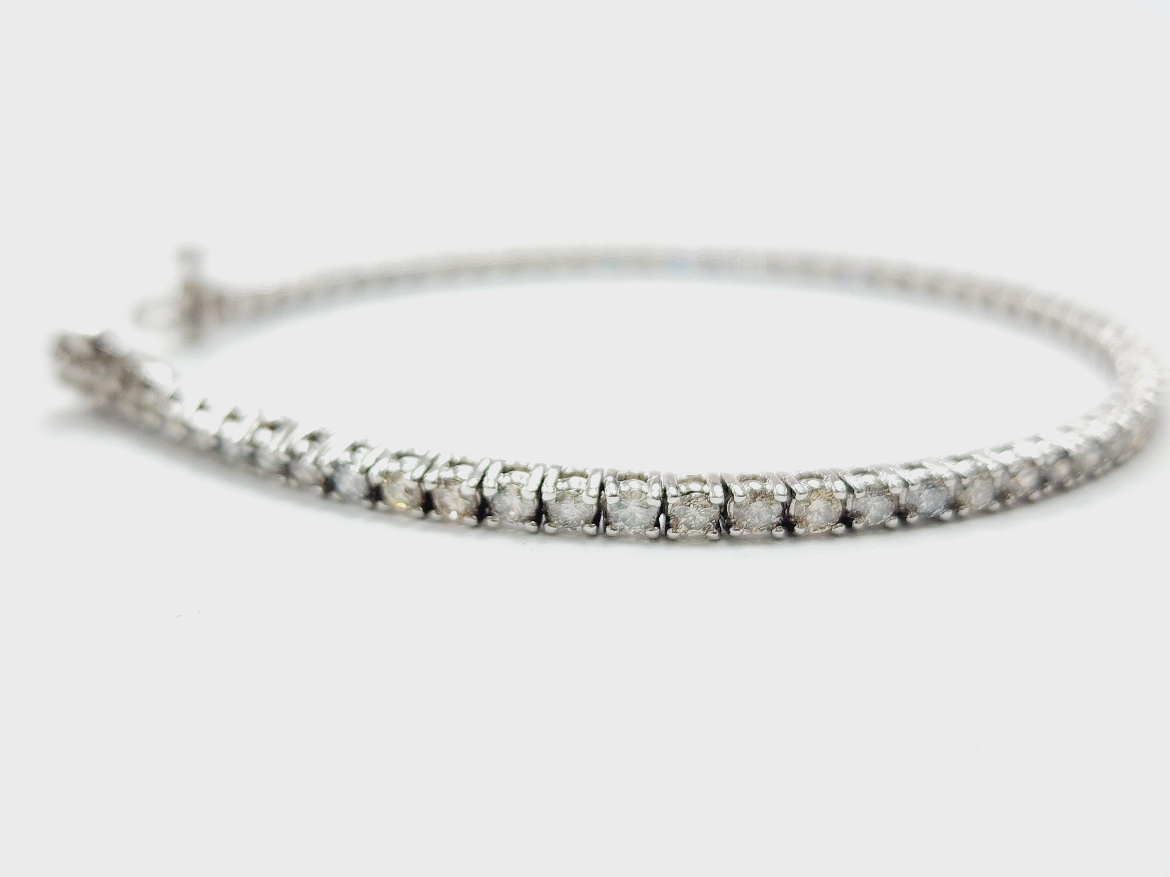 Modern 3 Carat Natural Diamond Tennis Bracelet in 14K White Gold For Sale
