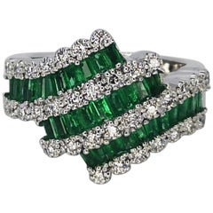 Anillo de Cóctel de Diamantes de 3 Quilates Esmeralda Natural Carre 18 Quilates