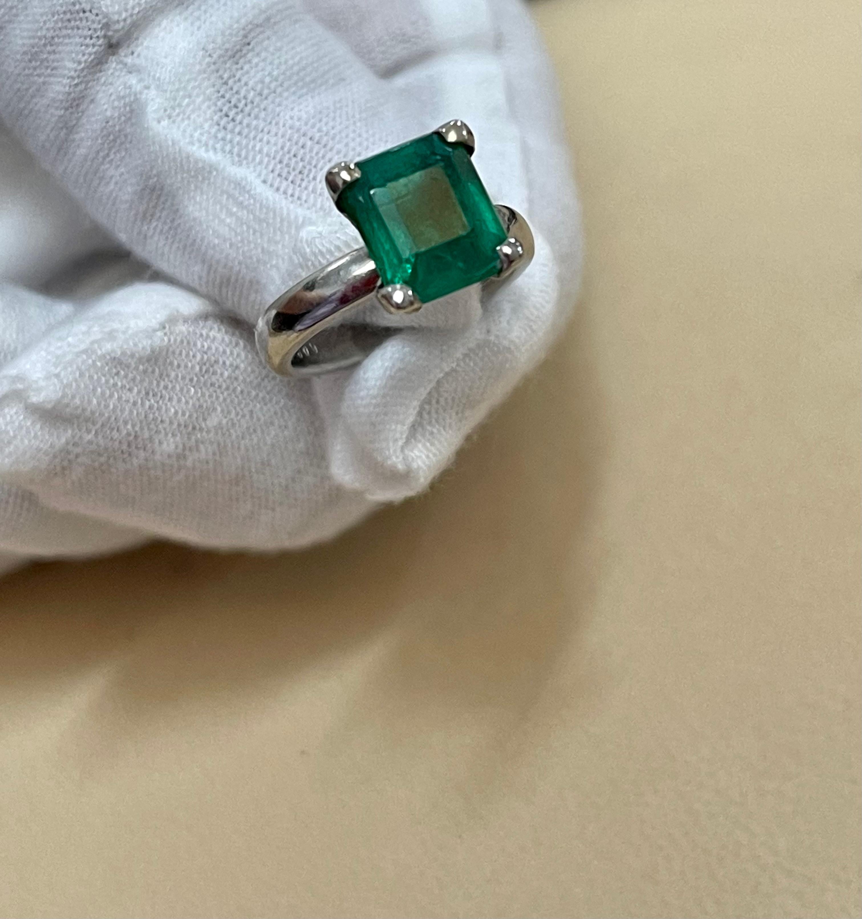 3 Carat Natural Emerald Cut Emerald Ring in Platinum In Excellent Condition In New York, NY