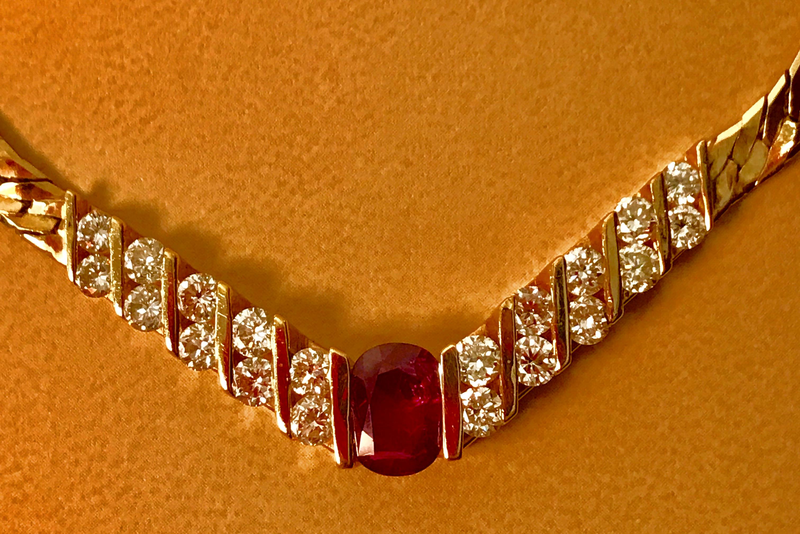 GIA Certified 3 Ct Natural Oval  Ruby & Diamond Pendant Necklace 14K Yellow Gold In Excellent Condition For Sale In New York, NY