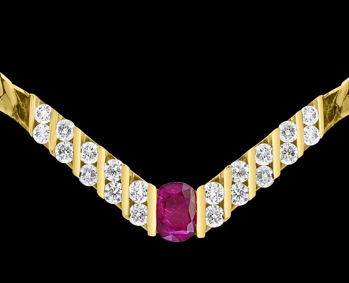 GIA-zertifiziert 3 Karat natürlicher ovaler  Halskette mit Rubin- und Diamant-Anhänger aus 14 Karat Gelbgold Damen im Angebot