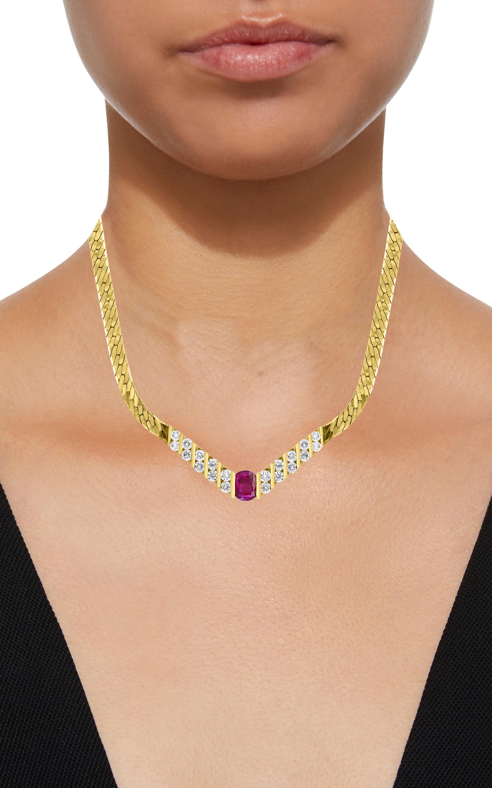 GIA-zertifiziert 3 Karat natürlicher ovaler  Halskette mit Rubin- und Diamant-Anhänger aus 14 Karat Gelbgold im Angebot 1