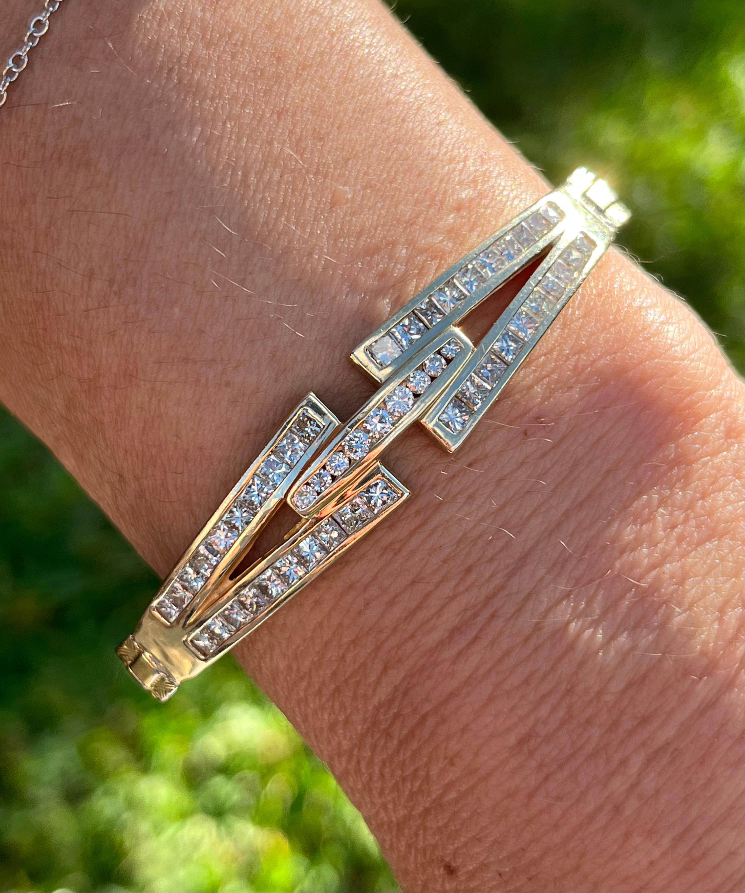 Delicate, beautiful, and elegant natural Diamond bracelet. This gorgeous bracelet is signed 