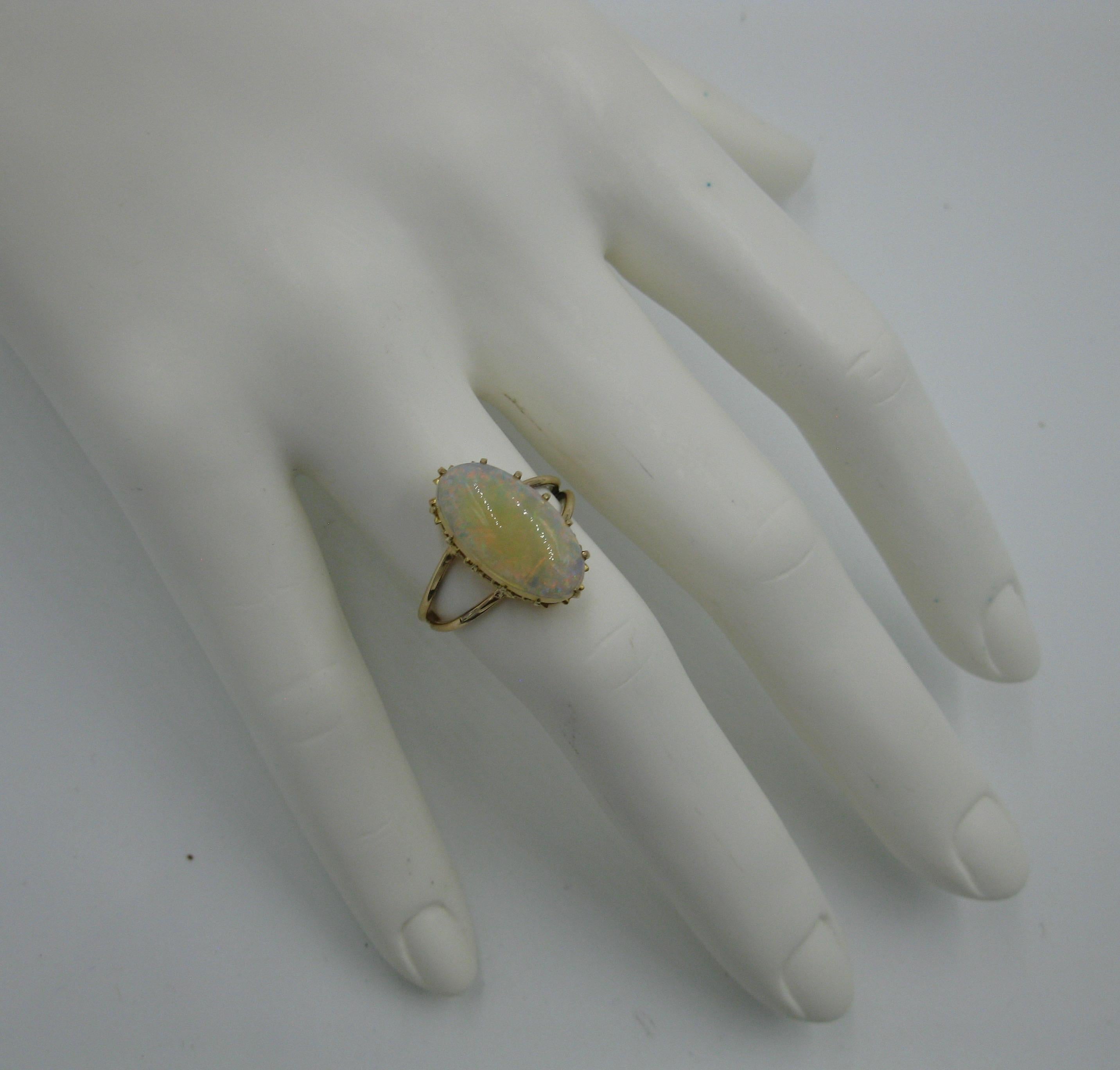 De las mujeres Anillo de ópalo de 3 quilates Oro de 14 quilates Amarillo Verde Naranja Moderno de mediados de siglo en venta