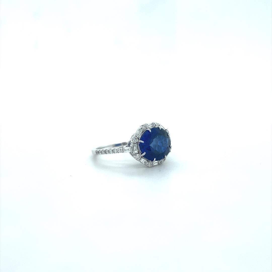 Im Angebot: 3-karätiger ovaler blauer Saphir und Diamanten-Ring aus 18 Karat massivem Gold () 7