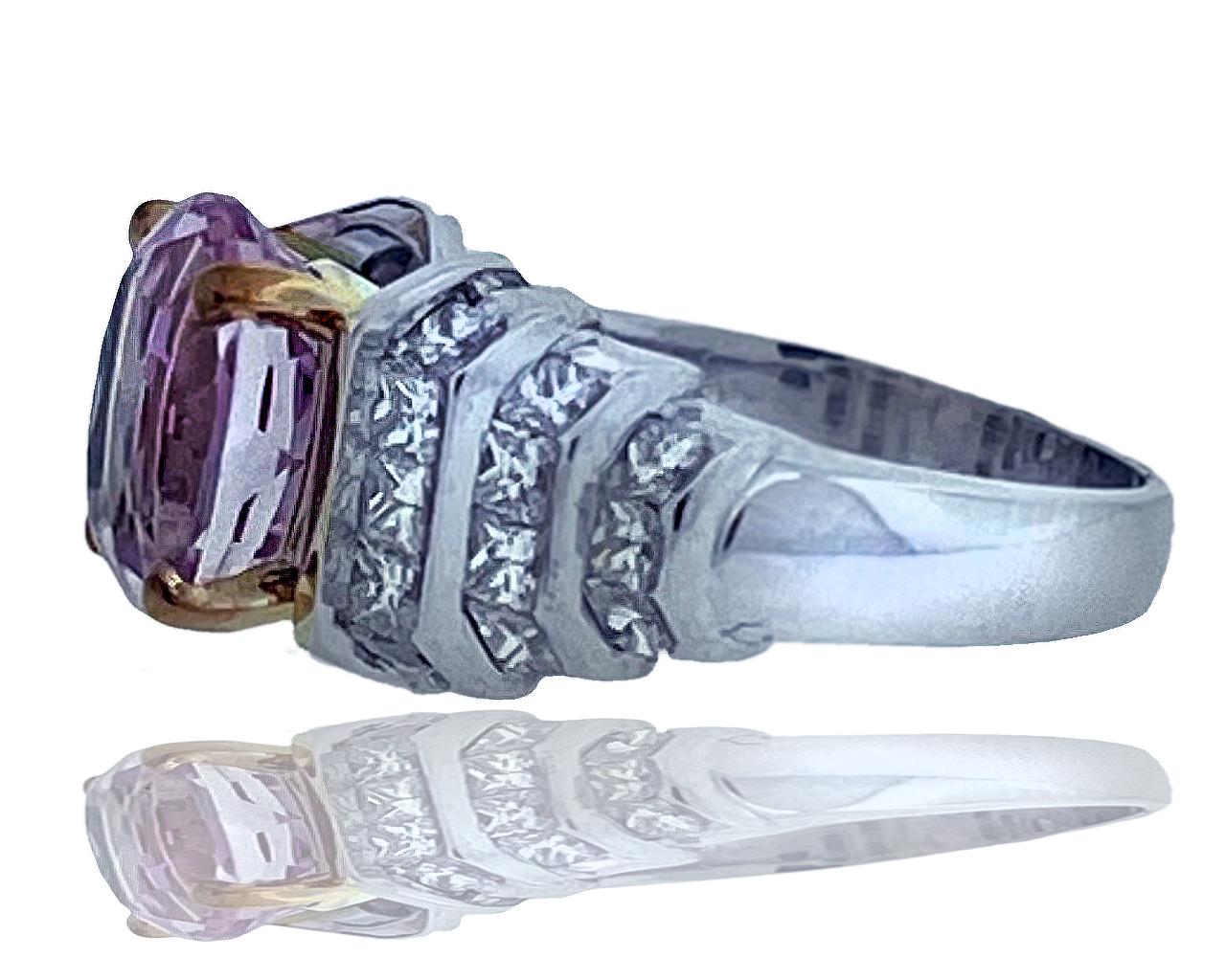3 Carat Oval Kunzite and Princess Diamond Ring In Excellent Condition For Sale In Aliso Viejo, CA