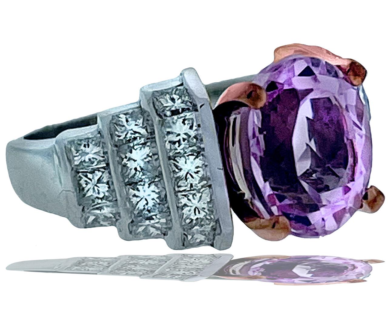 Women's or Men's 3 Carat Oval Kunzite and Princess Diamond Ring For Sale
