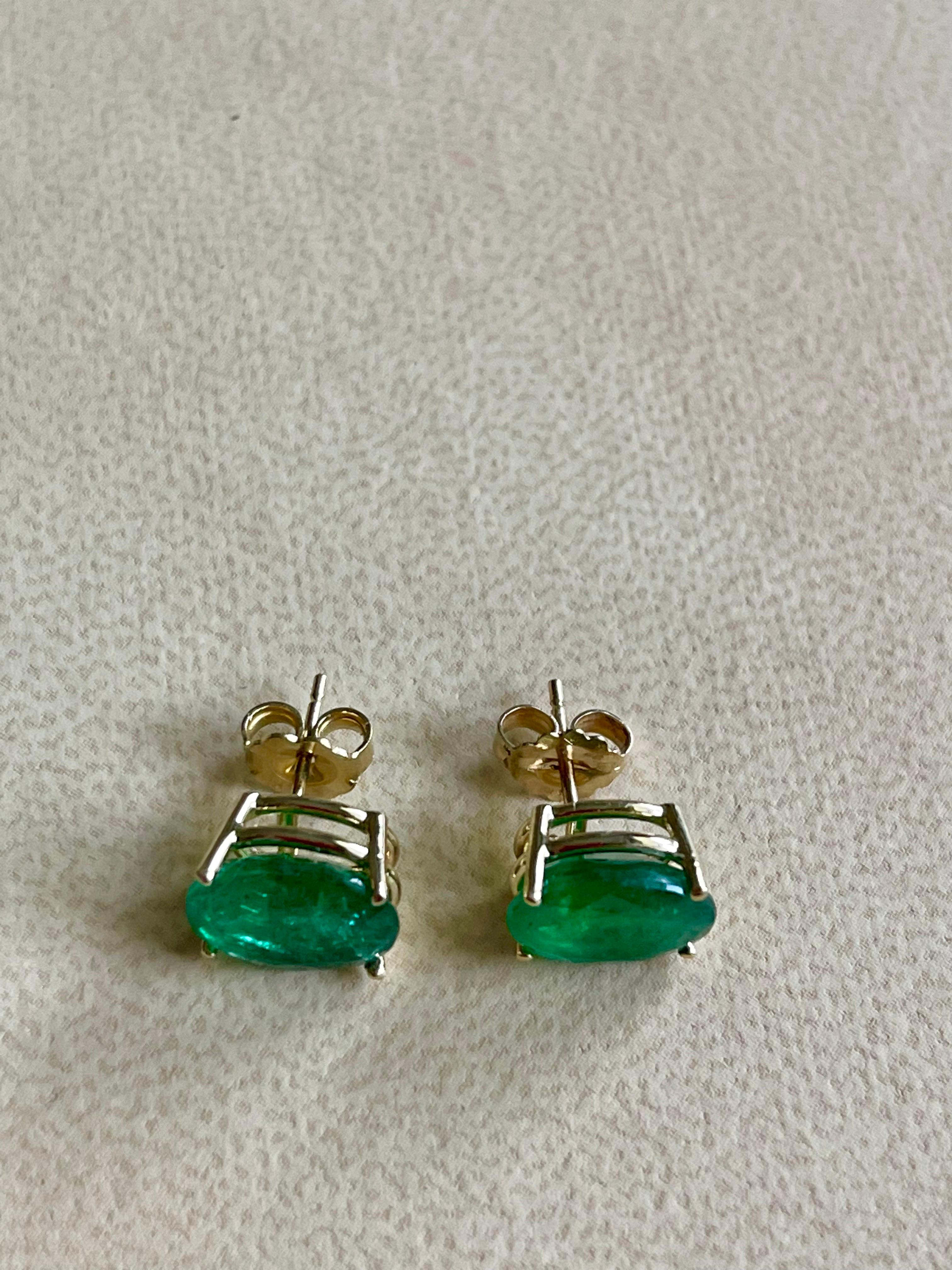 3 Carat Oval Natural Emerald Stud Post Earrings 14 Karat Yellow Gold en vente 2