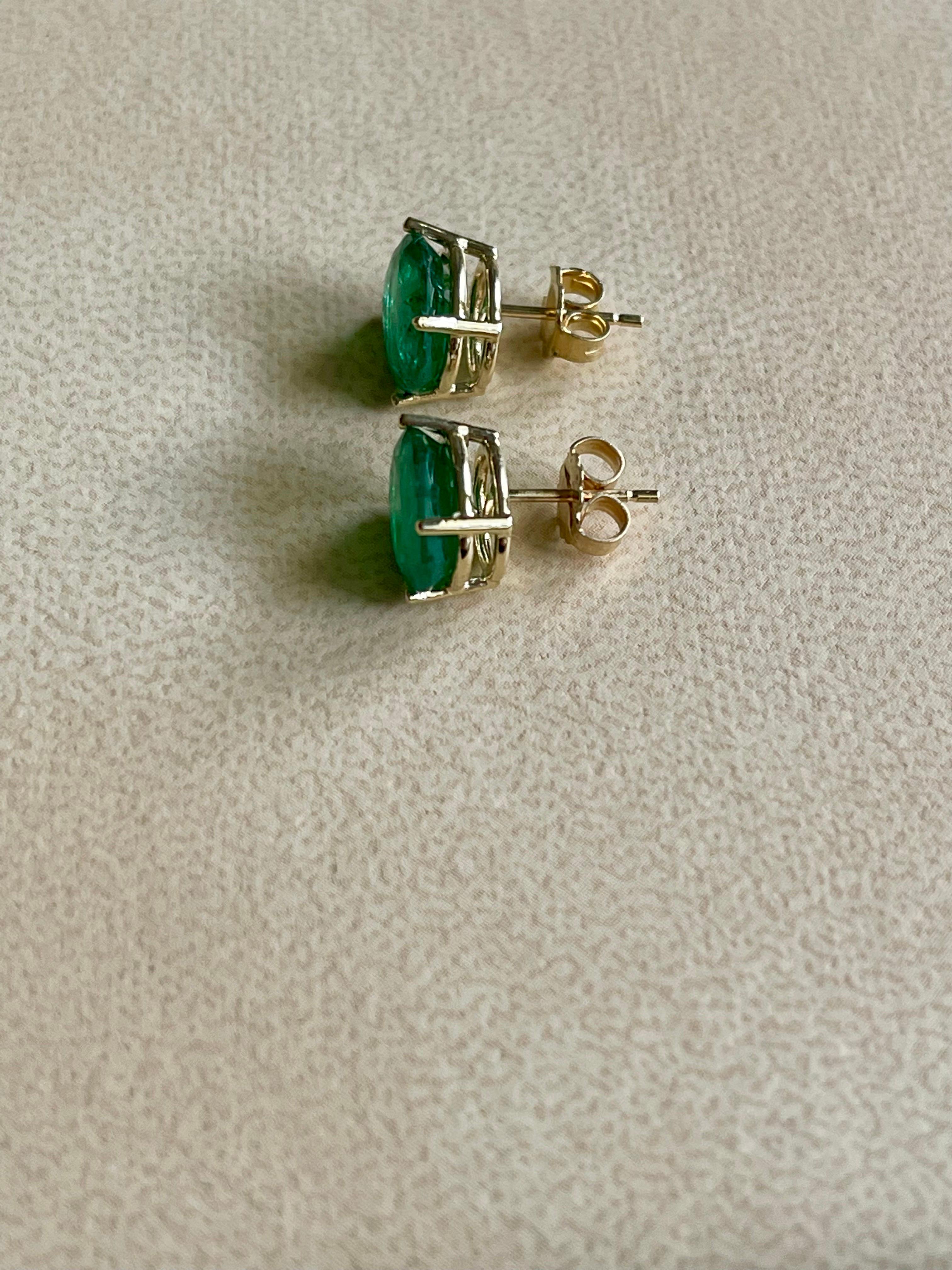3 Carat Oval Natural Emerald Stud Post Earrings 14 Karat Yellow Gold en vente 3