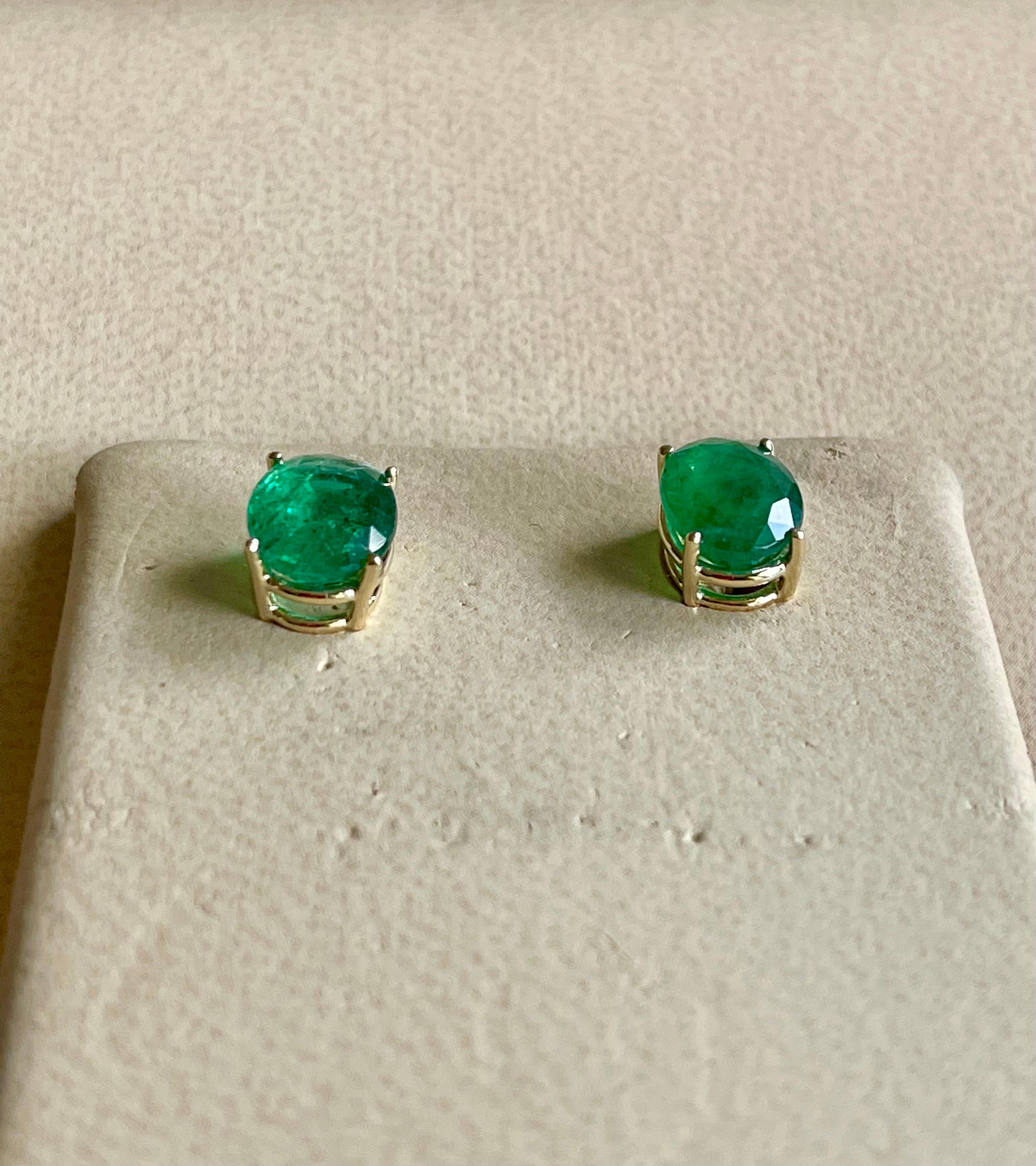 3 Carat Oval Natural Emerald Stud Post Earrings 14 Karat Yellow Gold en vente 4