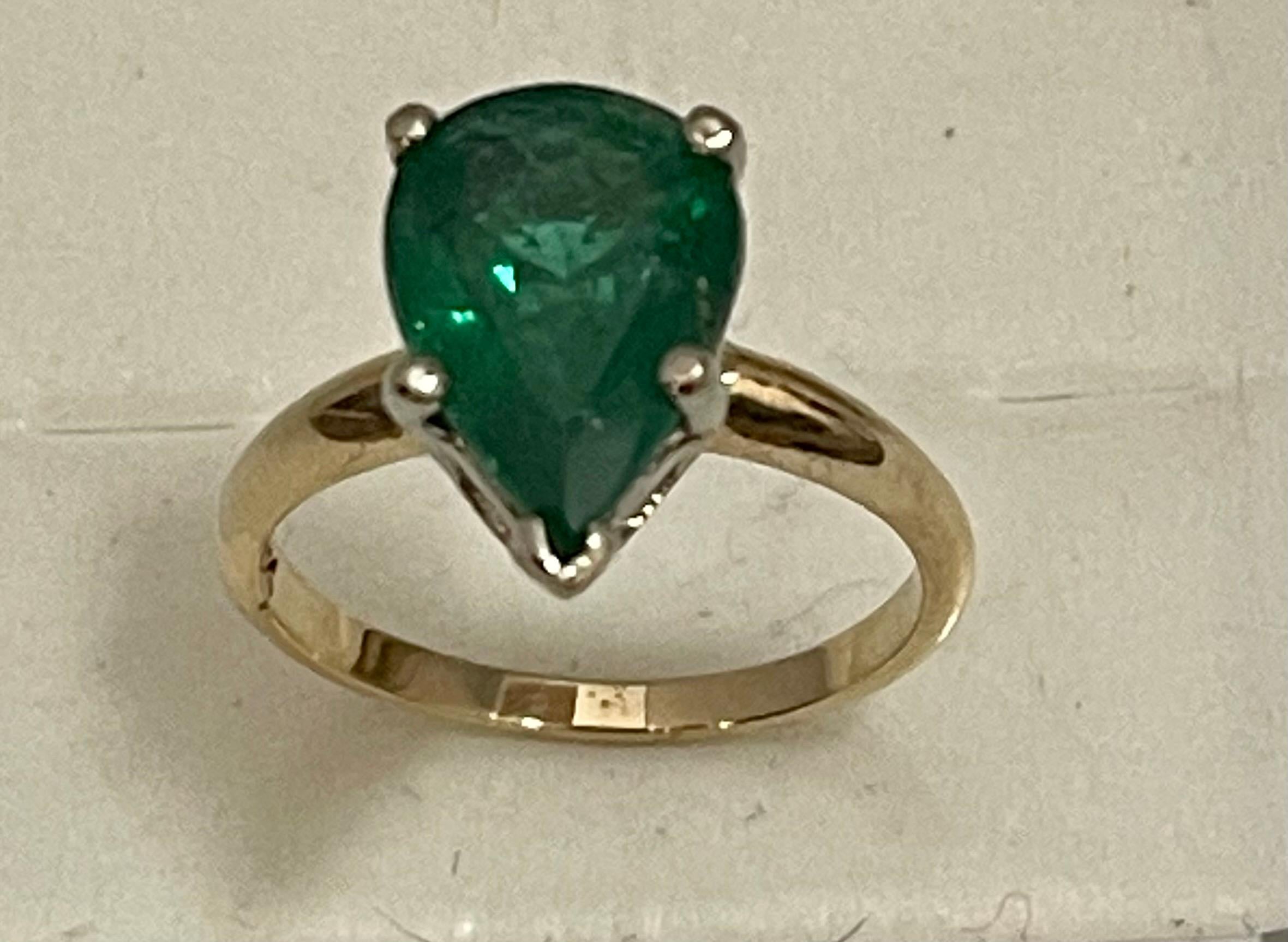3 Carat Pear Cut Natural Emerald Ring 14 Karat Yellow & White Gold For Sale 2