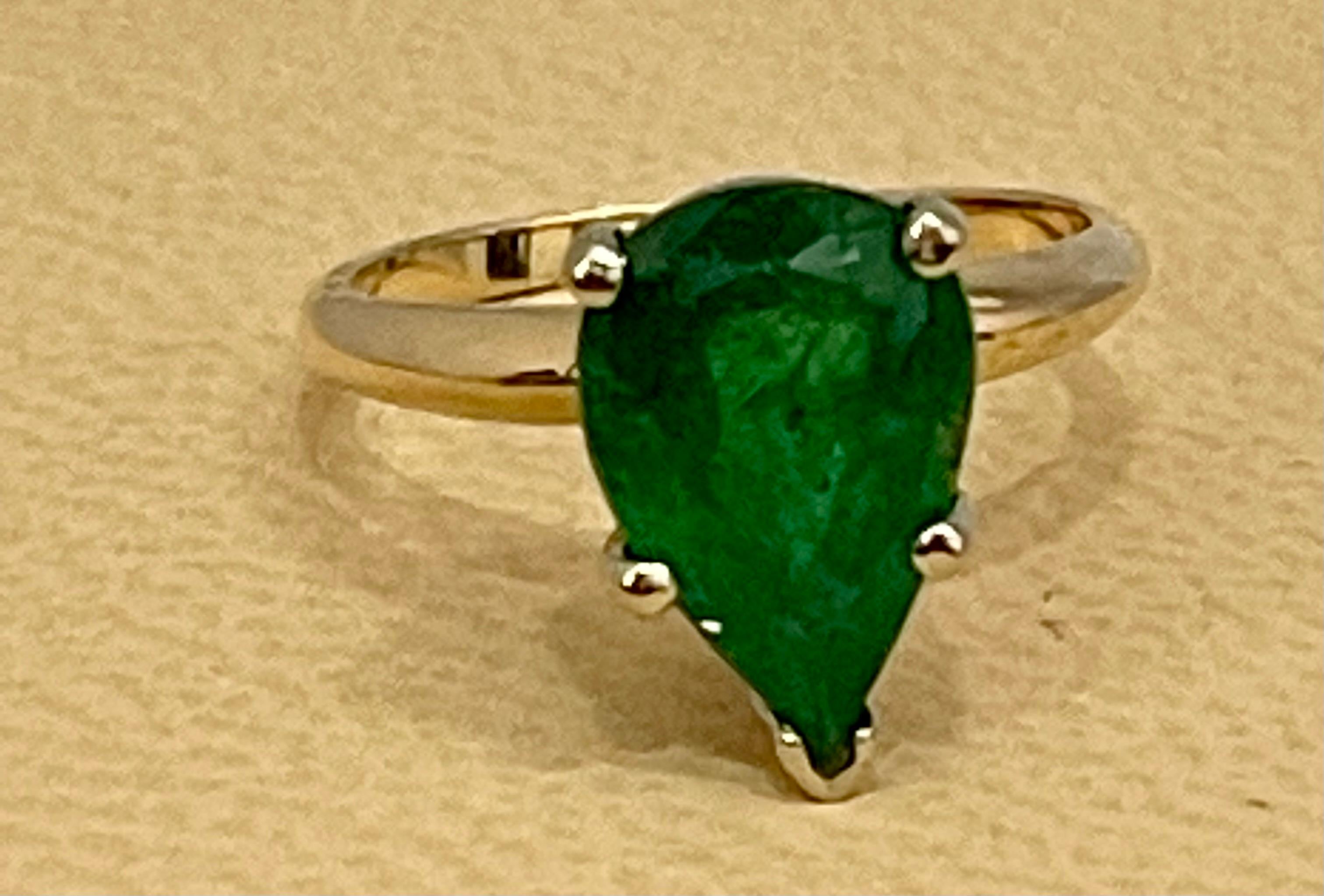 3 Carat Pear Cut Natural Emerald Ring 14 Karat Yellow & White Gold For Sale 1