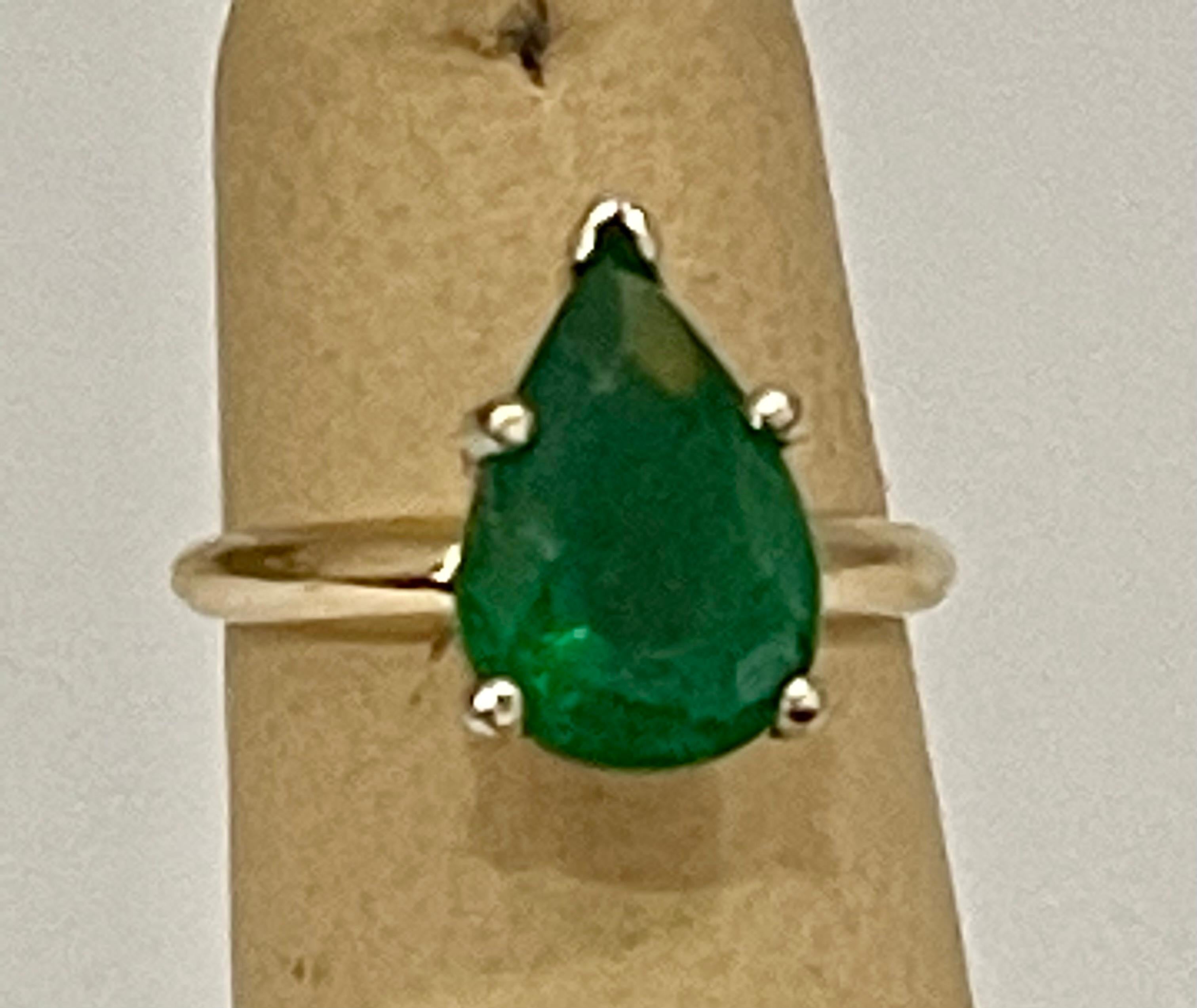 3 Carat Pear Cut Natural Emerald Ring 14 Karat Yellow & White Gold For Sale 4