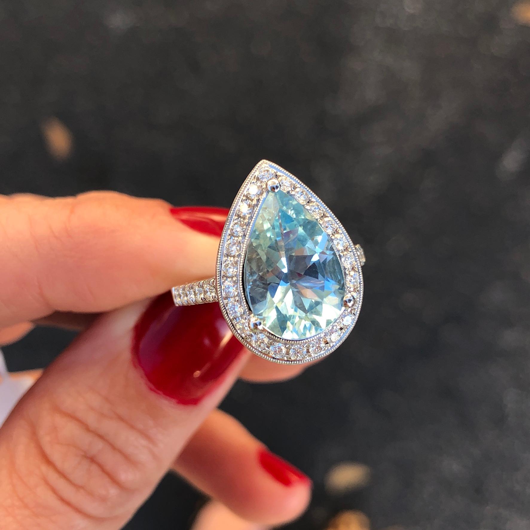Contemporary 3 Carat Pear Shape Aquamarine Cocktail Engagement Ring For Sale