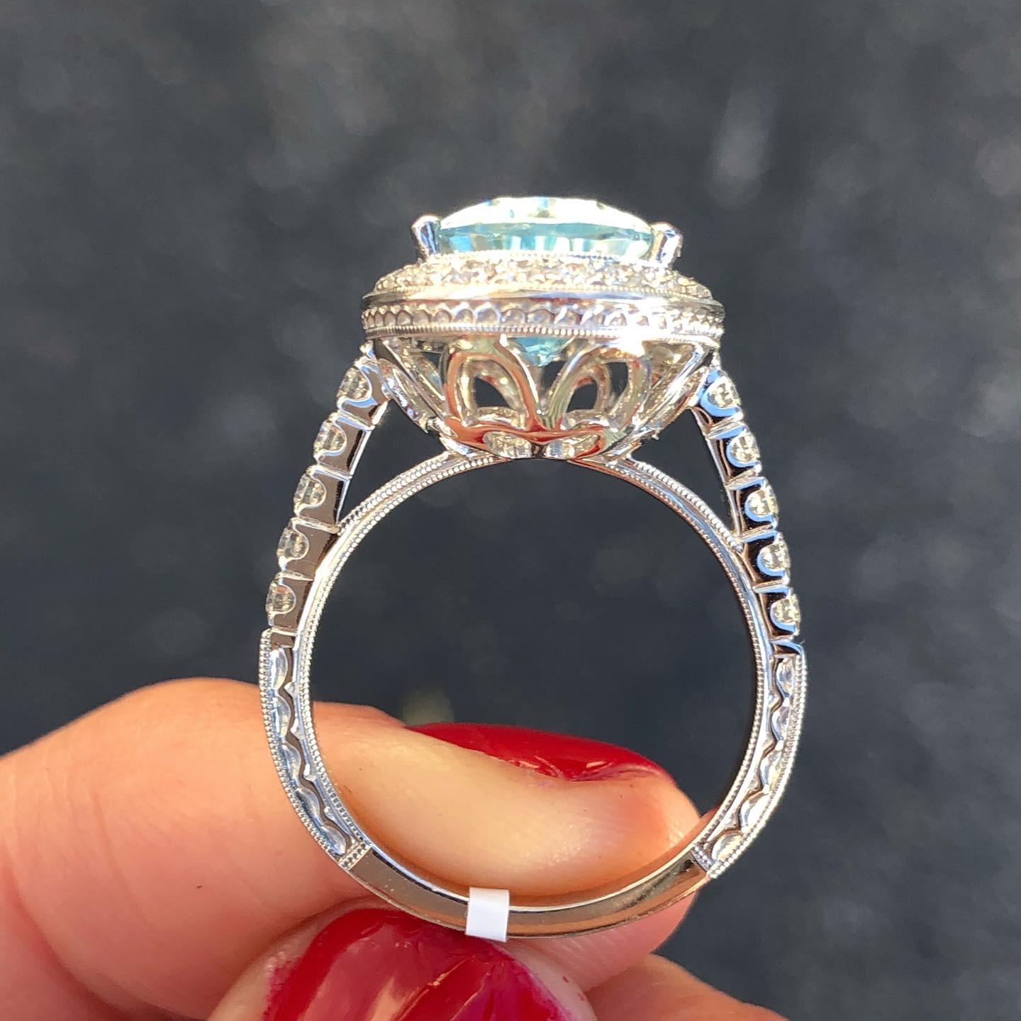Women's or Men's 3 Carat Pear Shape Aquamarine Cocktail Engagement Ring For Sale