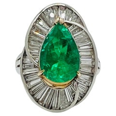 3 Carat Pear Shape Emerald & Baguette Diamond Ring in 18K Yellow Gold & Platinum