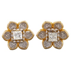 3 Karat Solitär-Ohrringe im Prinzessinnenschliff mit floralen Jacken aus 18 Karat massivem Gold