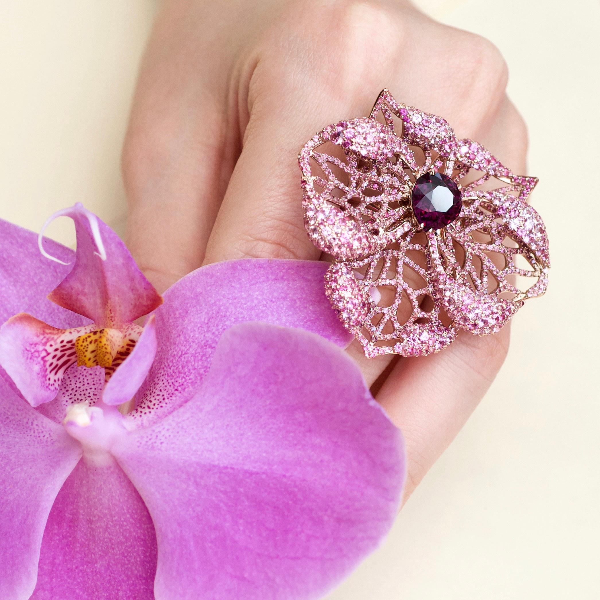 4 Carat Intense Rubelite Pink Sapphire 18 Karat Rose Gold Orchid Cocktail Ring For Sale 2