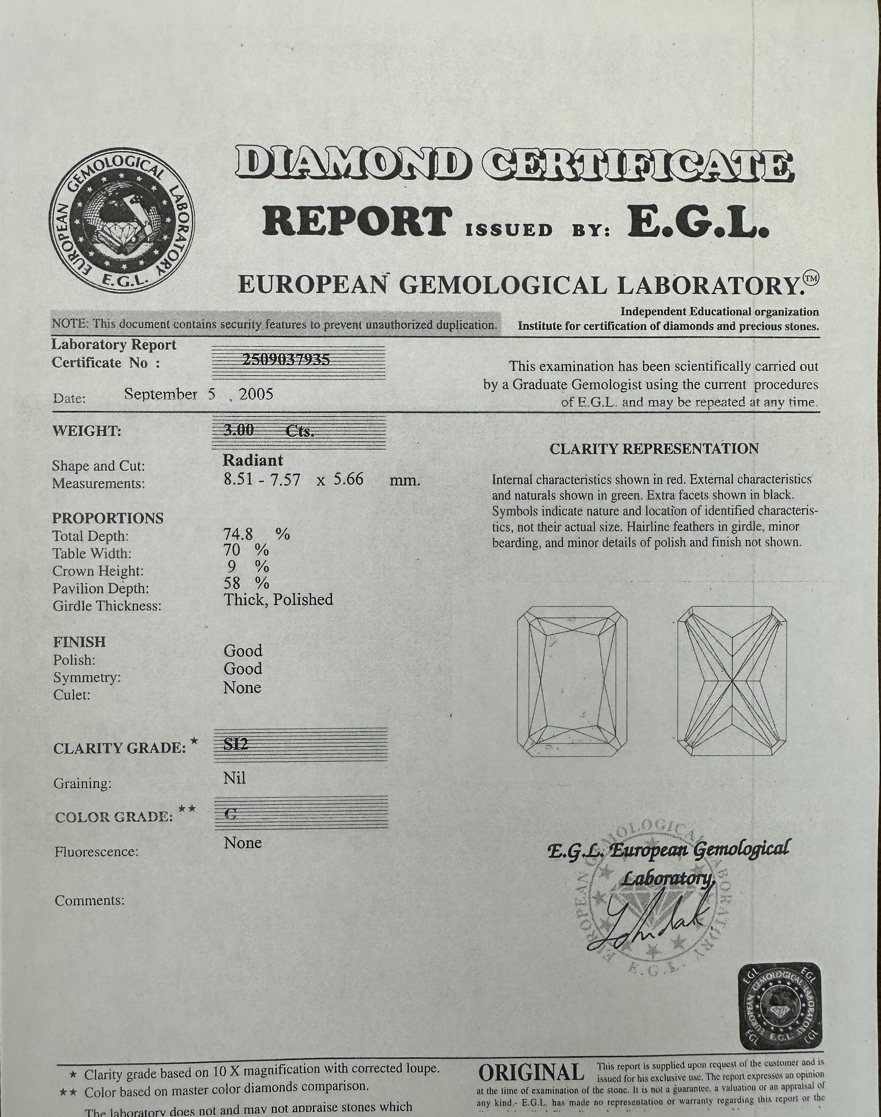 Bague en platine sertie d'un diamant radiant de 3 carats en vente 4