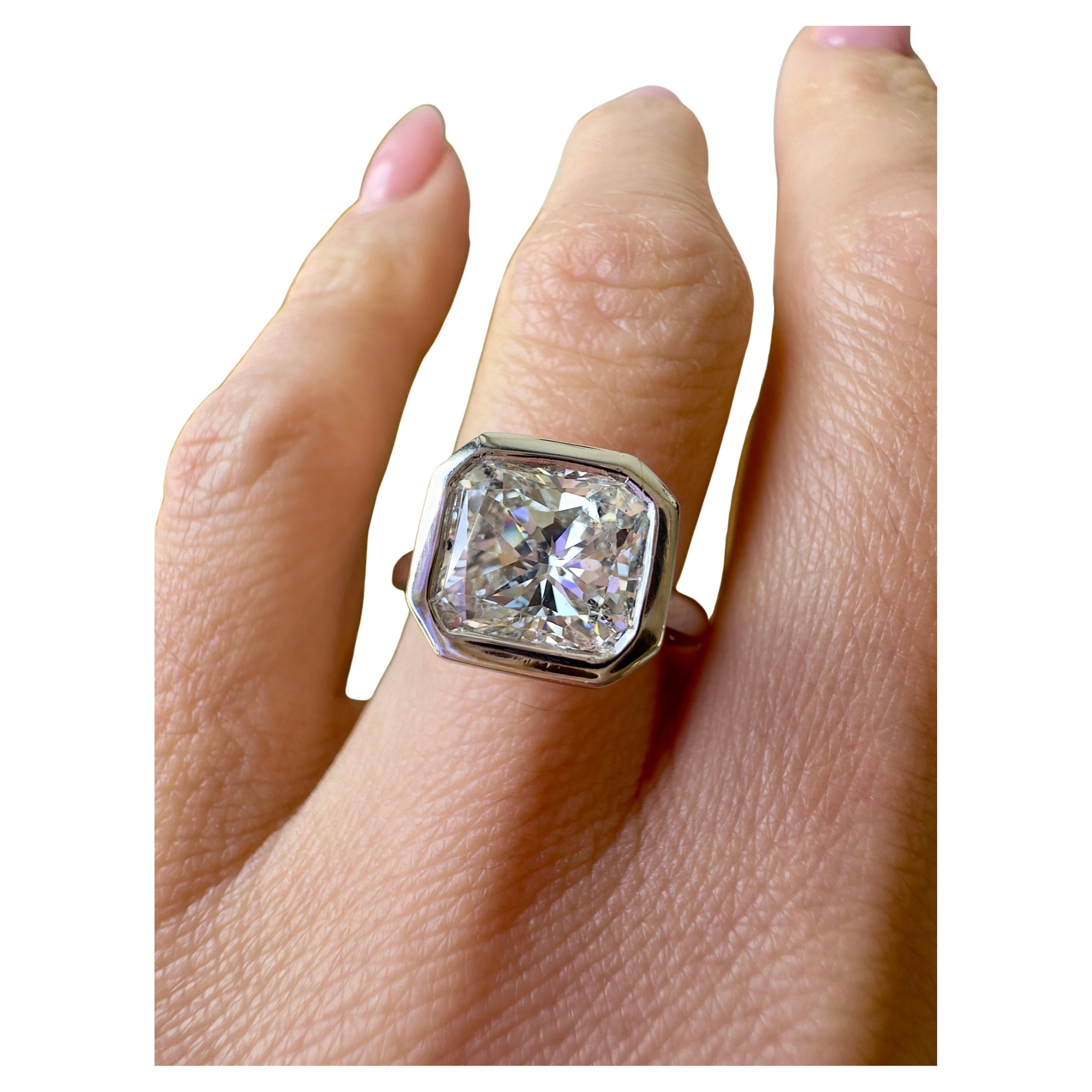 3 Carat Radiant Cut Diamond Bezel Set in Platinum Ring