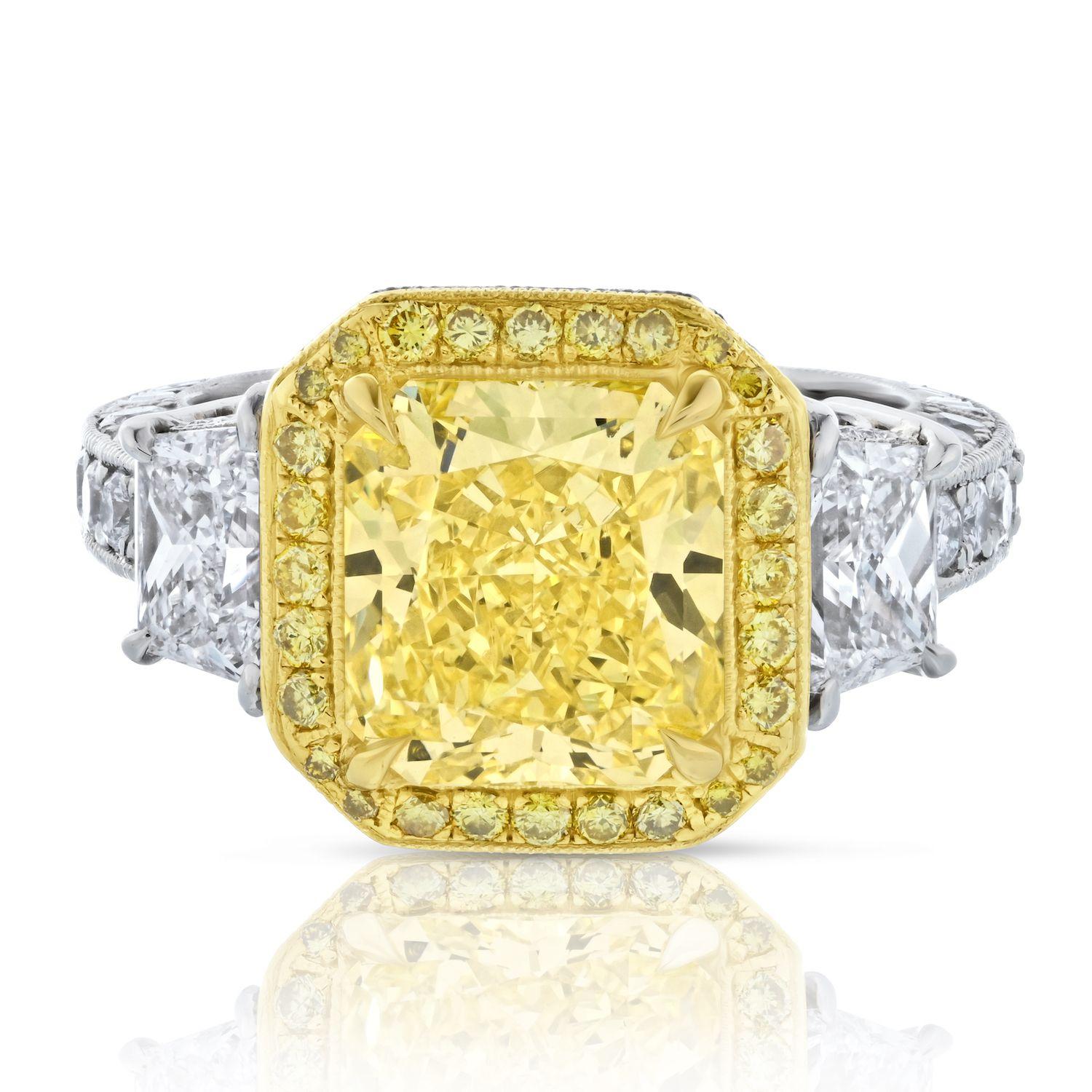 Taille radiant Bague de fiançailles fantaisie en diamant jaune intense taille radiant de 3 carat en vente