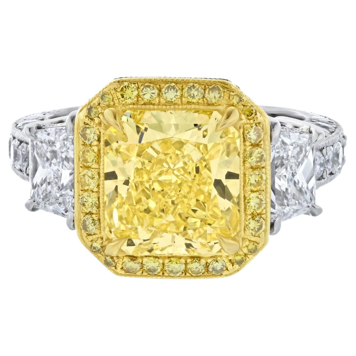 Bague de fiançailles fantaisie en diamant jaune intense taille radiant de 3 carat