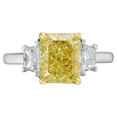 Bague de fiançailles à diamant jaune radiant de 3 carats