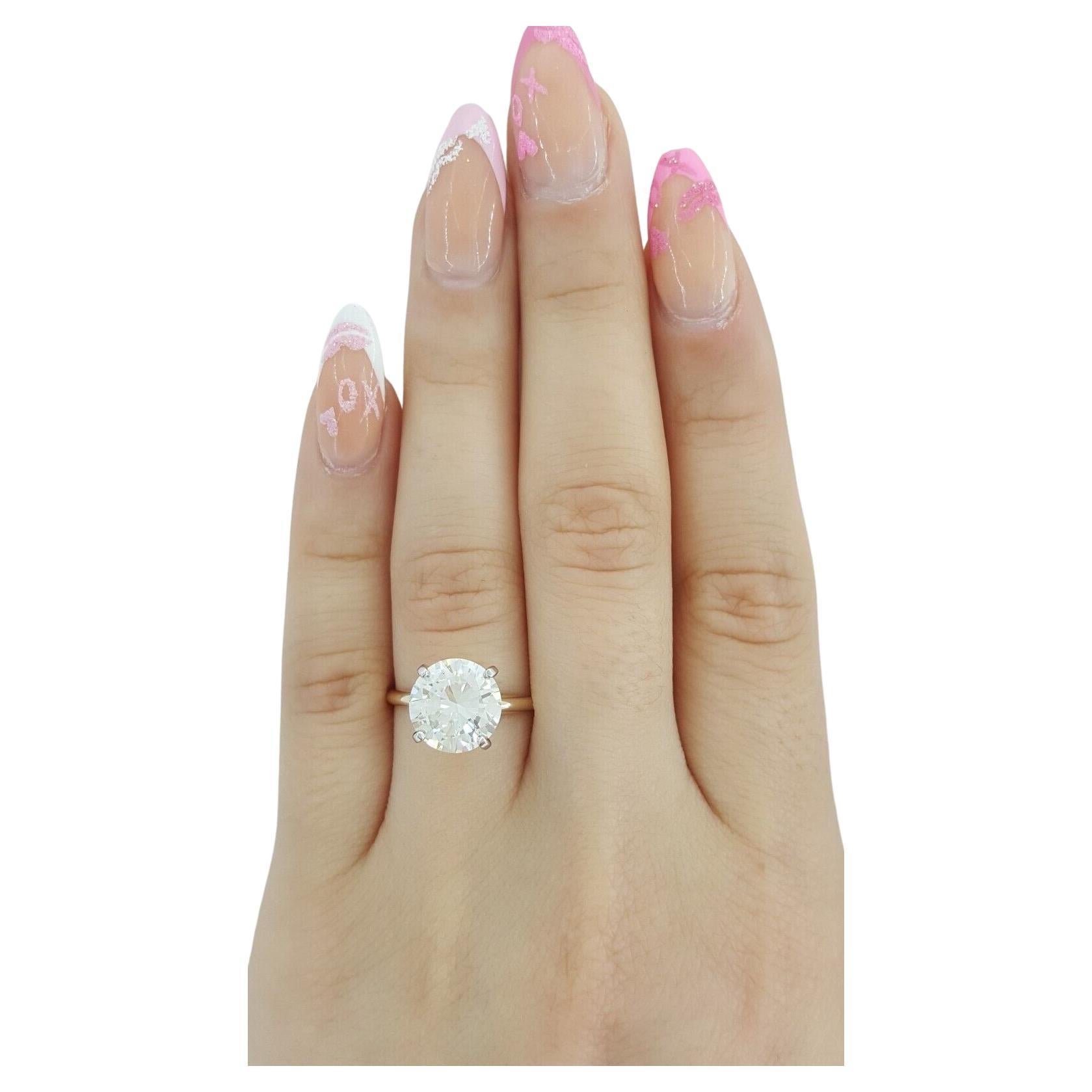 Contemporary 3 Carat Round Brilliant Cut Diamond 14k Yellow Gold Engagement Ring For Sale