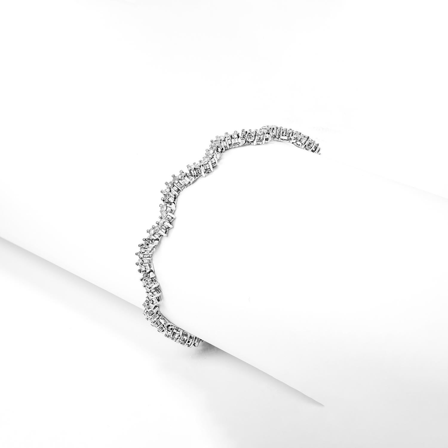 Taille ronde Bracelet tennis à rangée unique de diamants ronds et brillants de 3 carats certifiés en vente