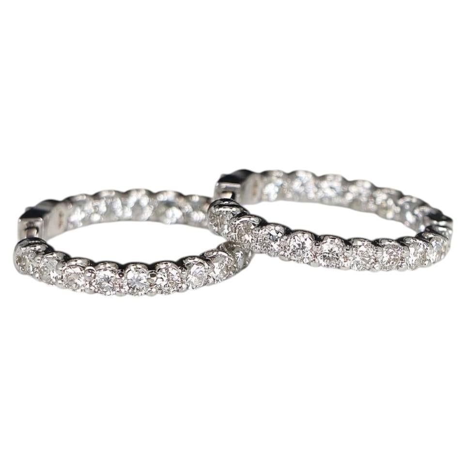Orecchini a cerchio “Inside-Out” con diamante rotondo da 3 carati in oro bianco 14k