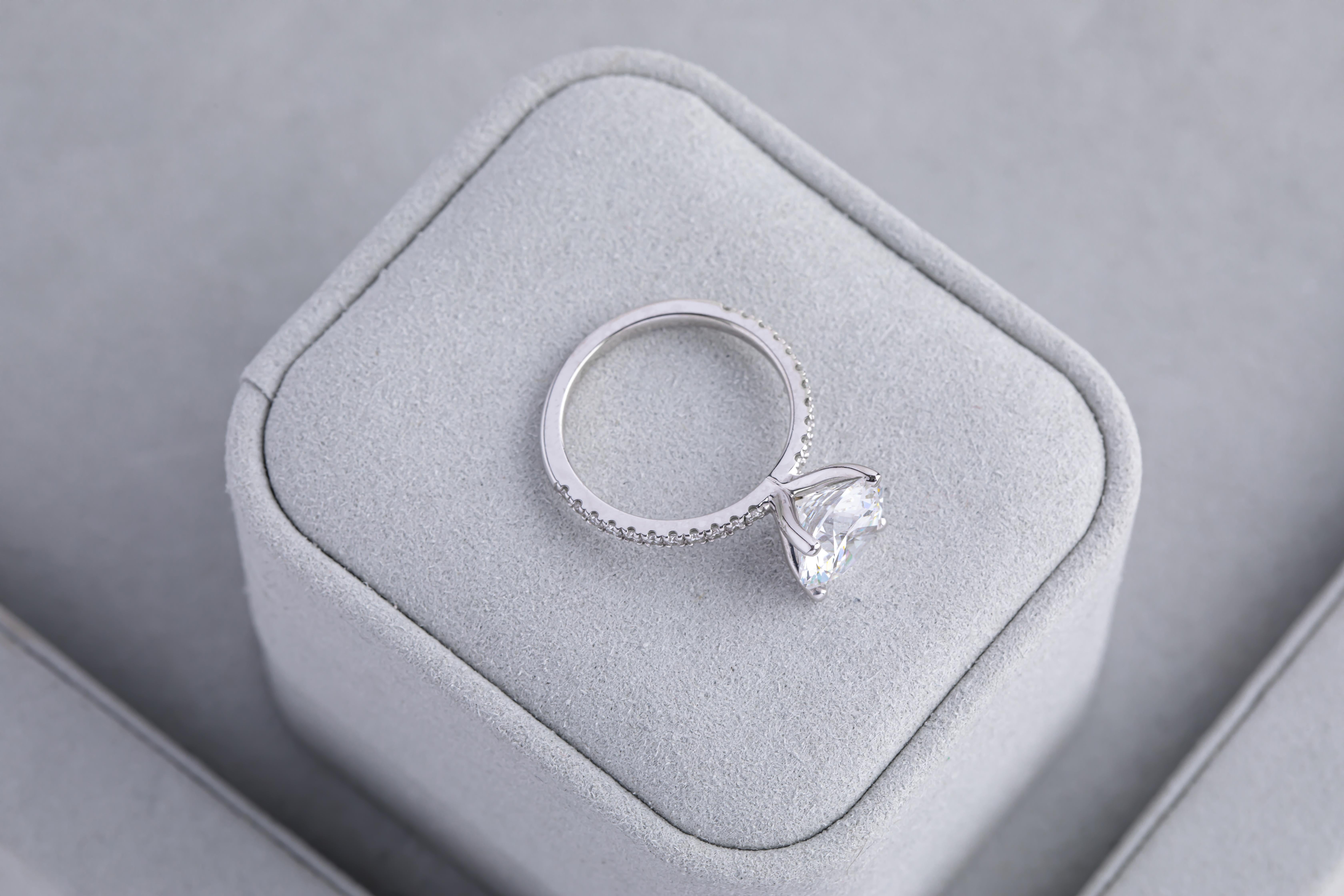 Contemporary 3 Carat Round Diamond Engagement Ring with Delicate Pave Setting Platinum For Sale