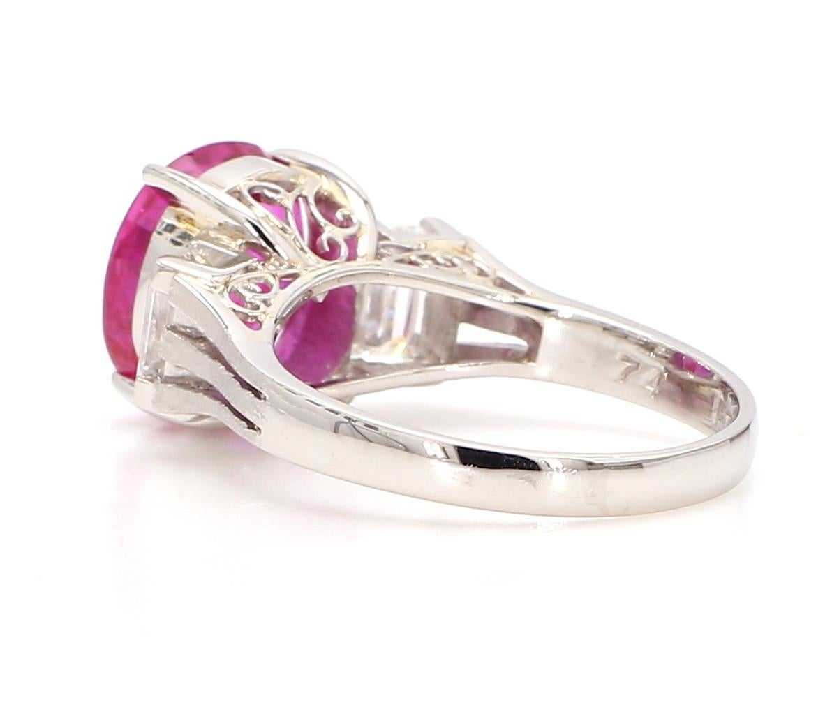 Anillo de platino con rubí de 3 quilates y diamante de 1,2 quilates Corte oval en venta